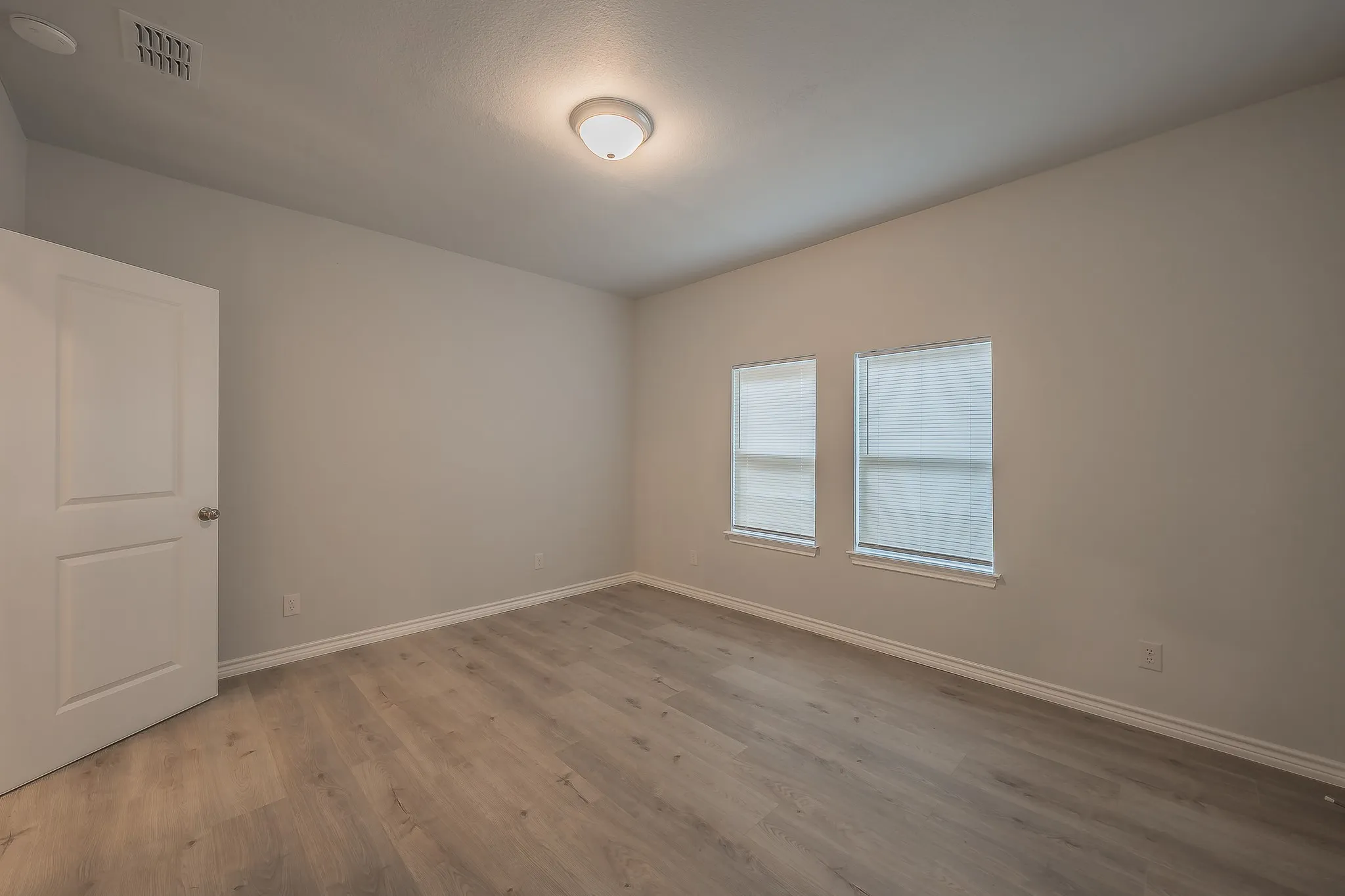 Single Family Residence For Sale in Tarrant County , 3613 Ada Avenue, Fort Worth, Texas 76105, 3 Bedroom, 2 Bathroom, Garage spaces, 1,290 Sqft, built in 1929, mls#21375043, Real Estate Agent in Fort Worth, Homes For Sale in Tarrant county, Homes For Sale in Fort Worth, Realtor in Fort Worth Texas, Real Estate Brokerage Independent Realty Texas, Luminita Cordes Realtor
