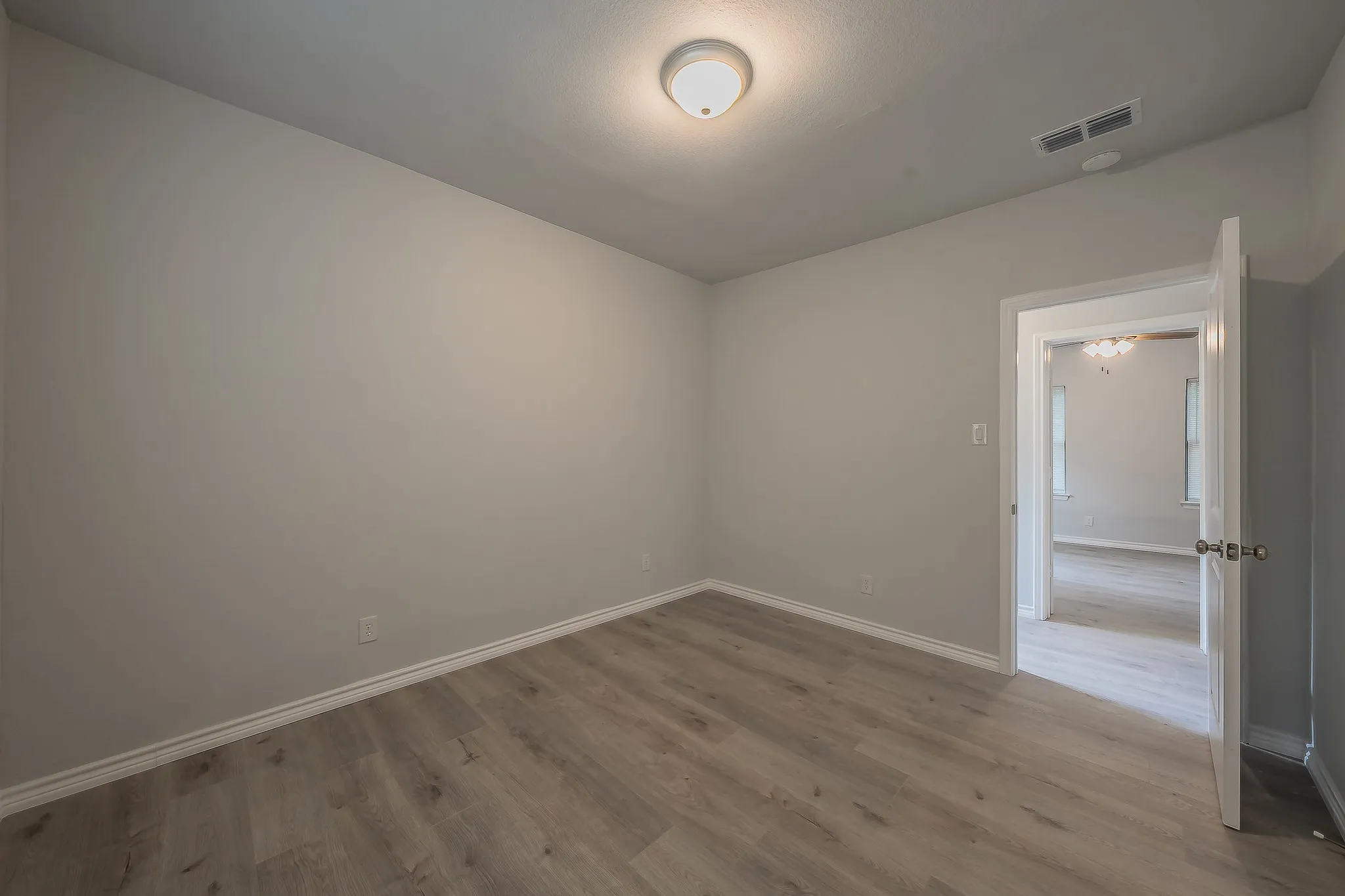 Single Family Residence For Sale in Tarrant County , 3613 Ada Avenue, Fort Worth, Texas 76105, 3 Bedroom, 2 Bathroom, Garage spaces, 1,290 Sqft, built in 1929, mls#21375043, Real Estate Agent in Fort Worth, Homes For Sale in Tarrant county, Homes For Sale in Fort Worth, Realtor in Fort Worth Texas, Real Estate Brokerage Independent Realty Texas, Luminita Cordes Realtor
