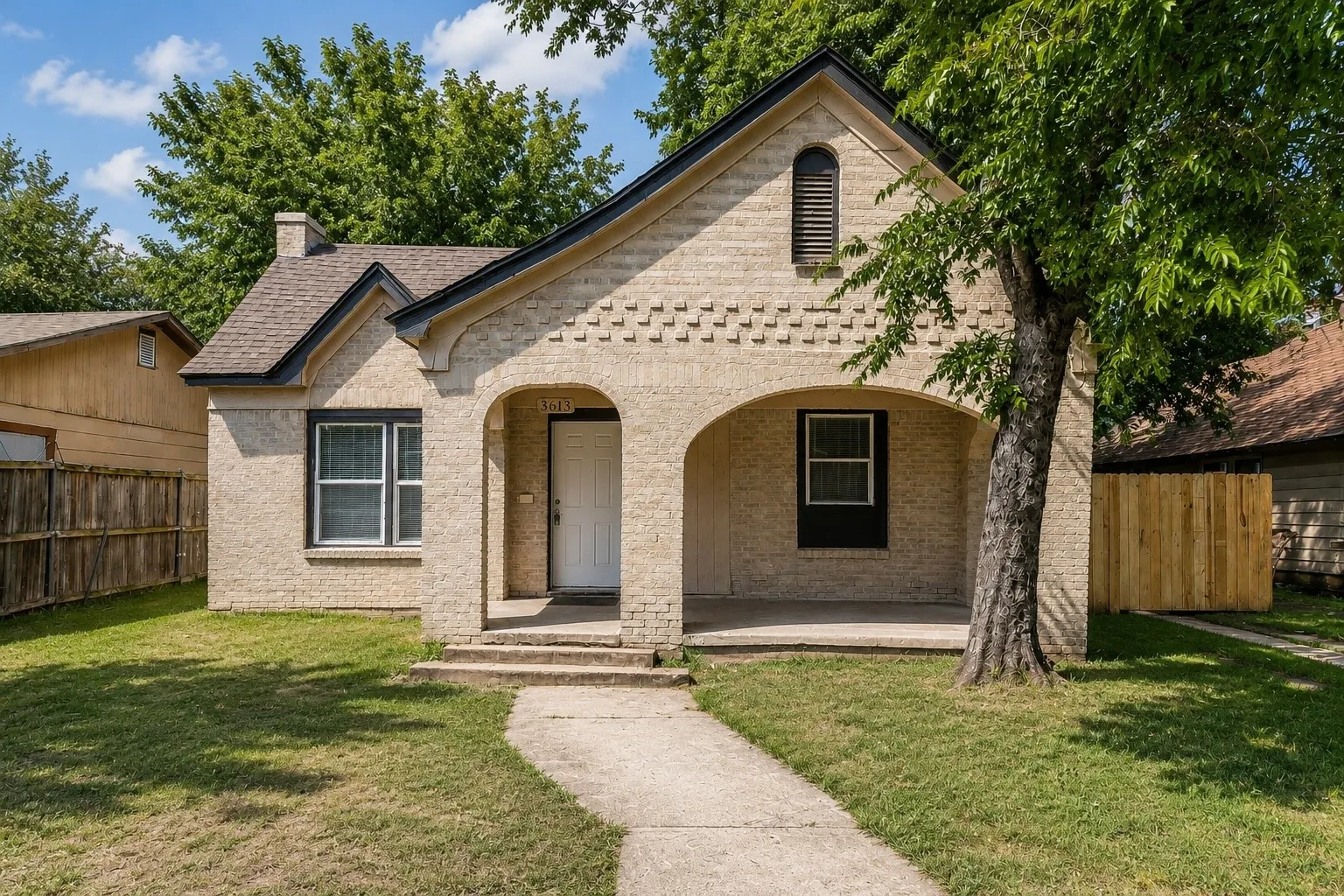 Single Family Residence For Sale in Tarrant County , 3613 Ada Avenue, Fort Worth, Texas 76105, 3 Bedroom, 2 Bathroom, Garage spaces, 1,290 Sqft, built in 1929, mls#21375043, Real Estate Agent in Fort Worth, Homes For Sale in Tarrant county, Homes For Sale in Fort Worth, Realtor in Fort Worth Texas, Real Estate Brokerage Independent Realty Texas, Luminita Cordes Realtor