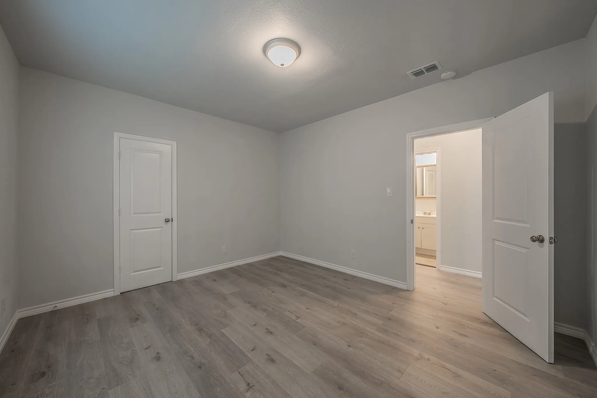 Single Family Residence For Sale in Tarrant County , 3613 Ada Avenue, Fort Worth, Texas 76105, 3 Bedroom, 2 Bathroom, Garage spaces, 1,290 Sqft, built in 1929, mls#21375043, Real Estate Agent in Fort Worth, Homes For Sale in Tarrant county, Homes For Sale in Fort Worth, Realtor in Fort Worth Texas, Real Estate Brokerage Independent Realty Texas, Luminita Cordes Realtor
