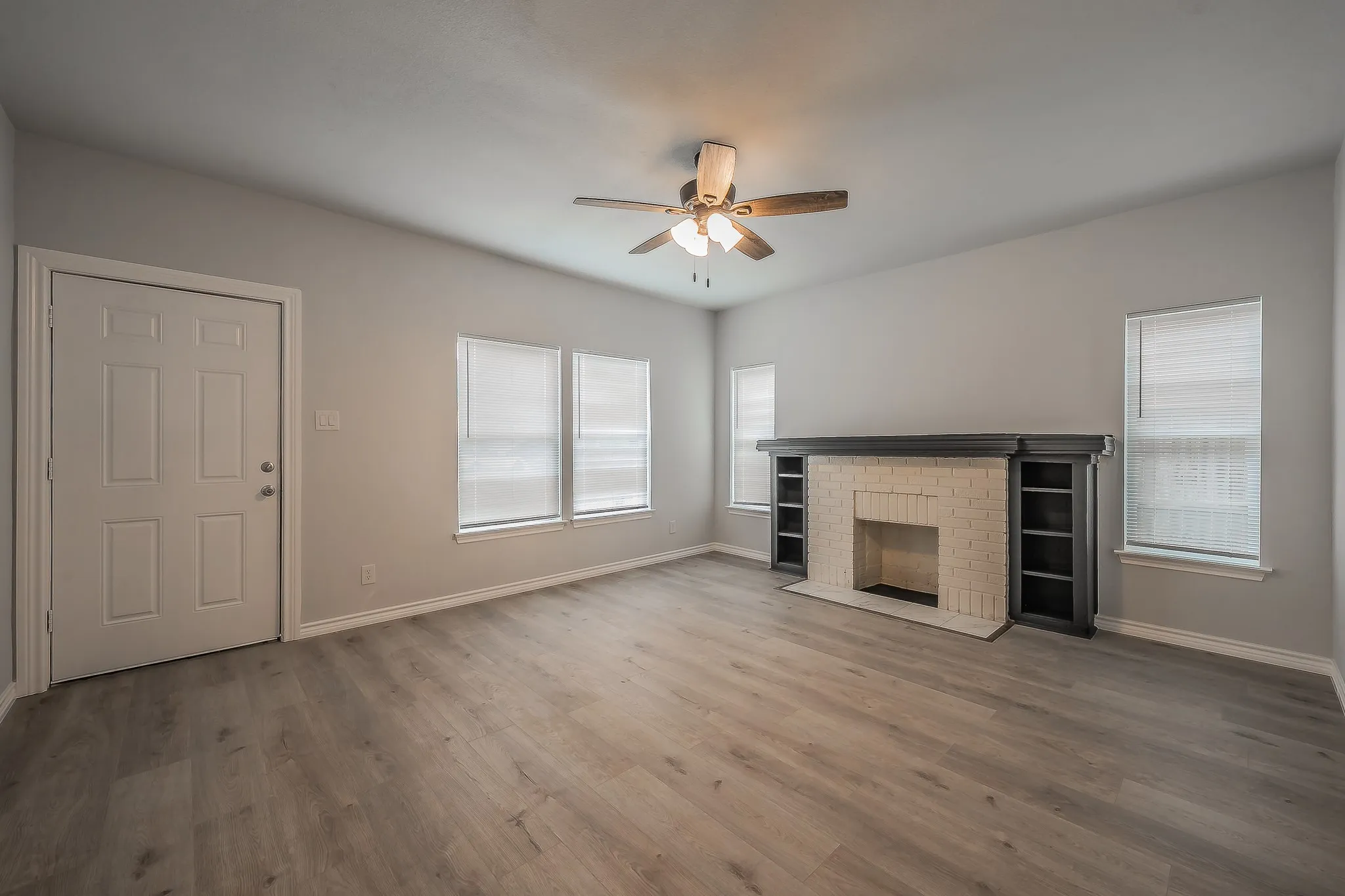 Single Family Residence For Sale in Tarrant County , 3613 Ada Avenue, Fort Worth, Texas 76105, 3 Bedroom, 2 Bathroom, Garage spaces, 1,290 Sqft, built in 1929, mls#21375043, Real Estate Agent in Fort Worth, Homes For Sale in Tarrant county, Homes For Sale in Fort Worth, Realtor in Fort Worth Texas, Real Estate Brokerage Independent Realty Texas, Luminita Cordes Realtor