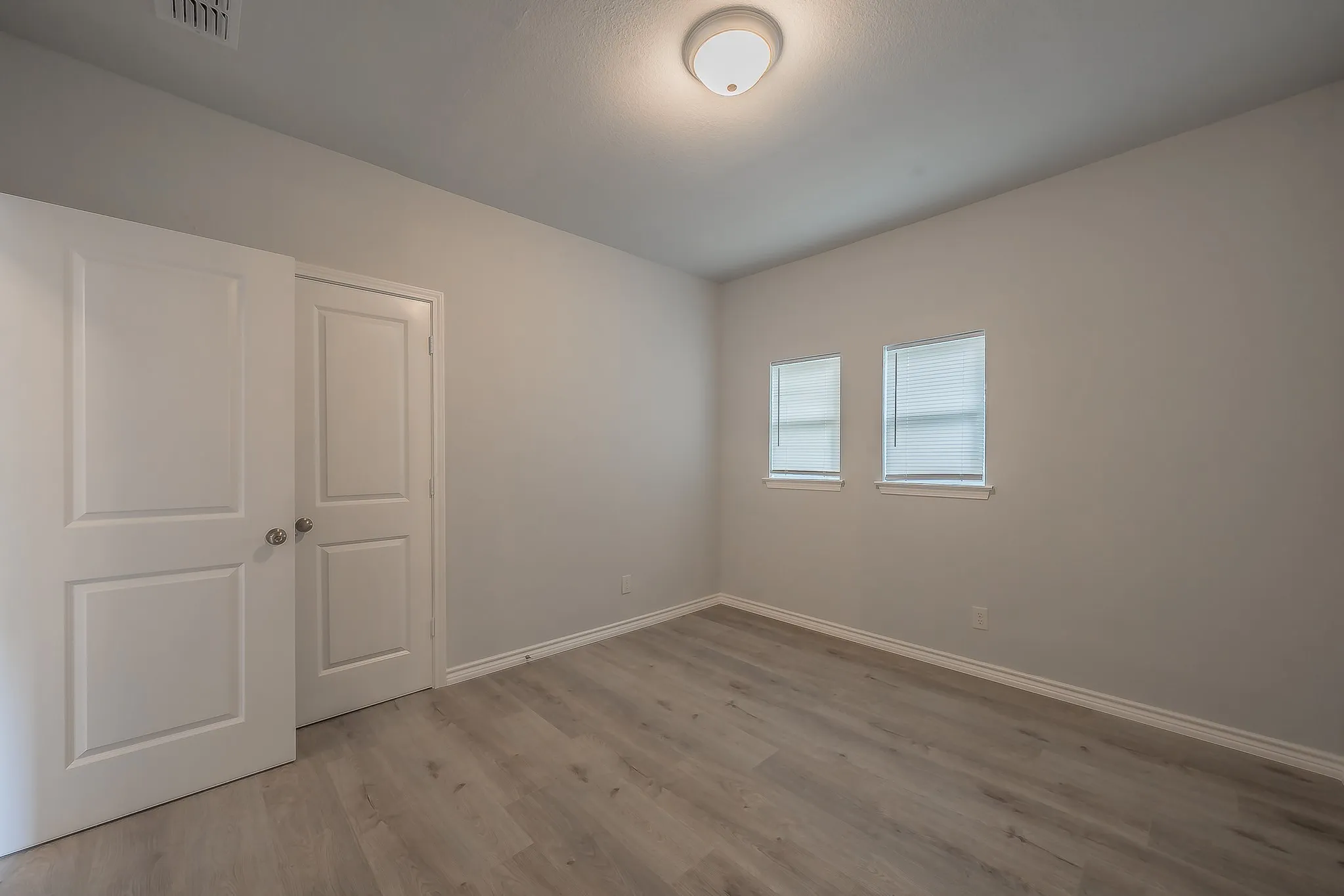 Single Family Residence For Sale in Tarrant County , 3613 Ada Avenue, Fort Worth, Texas 76105, 3 Bedroom, 2 Bathroom, Garage spaces, 1,290 Sqft, built in 1929, mls#21375043, Real Estate Agent in Fort Worth, Homes For Sale in Tarrant county, Homes For Sale in Fort Worth, Realtor in Fort Worth Texas, Real Estate Brokerage Independent Realty Texas, Luminita Cordes Realtor