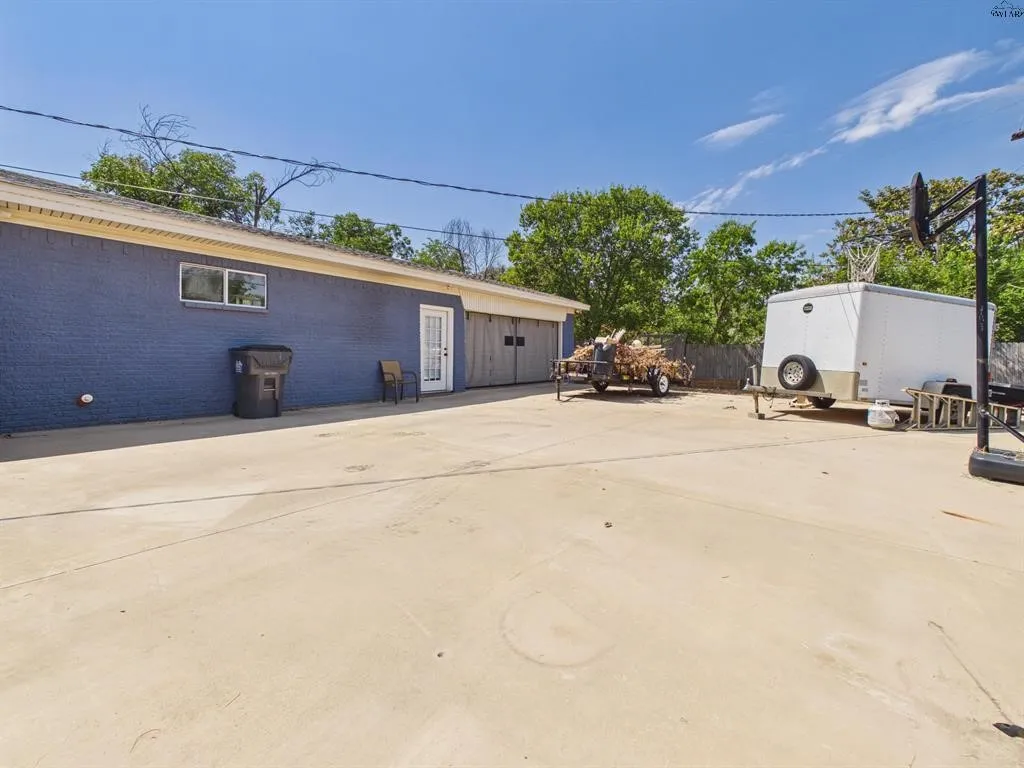 Single Family Residence For Sale in Wichita County , 4506 Melody Lane, Wichita Falls, Texas 76302, 4 Bedroom, 3 Bathroom, 4 Garage spaces, 1,914 Sqft, built in 1966, mls#21375906, Real Estate Agent in Wichita Falls, Homes For Sale in Wichita county, Homes For Sale in Wichita Falls, Realtor in Wichita Falls Texas, Real Estate Brokerage Independent Realty Texas, Luminita Cordes Realtor