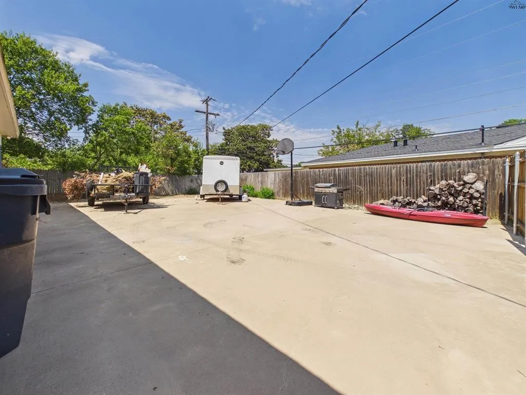 Single Family Residence For Sale in Wichita County , 4506 Melody Lane, Wichita Falls, Texas 76302, 4 Bedroom, 3 Bathroom, 4 Garage spaces, 1,914 Sqft, built in 1966, mls#21375906, Real Estate Agent in Wichita Falls, Homes For Sale in Wichita county, Homes For Sale in Wichita Falls, Realtor in Wichita Falls Texas, Real Estate Brokerage Independent Realty Texas, Luminita Cordes Realtor