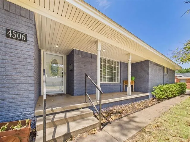 Single Family Residence For Sale in Wichita County , 4506 Melody Lane, Wichita Falls, Texas 76302, 4 Bedroom, 3 Bathroom, 4 Garage spaces, 1,914 Sqft, built in 1966, mls#21375906, Real Estate Agent in Wichita Falls, Homes For Sale in Wichita county, Homes For Sale in Wichita Falls, Realtor in Wichita Falls Texas, Real Estate Brokerage Independent Realty Texas, Luminita Cordes Realtor