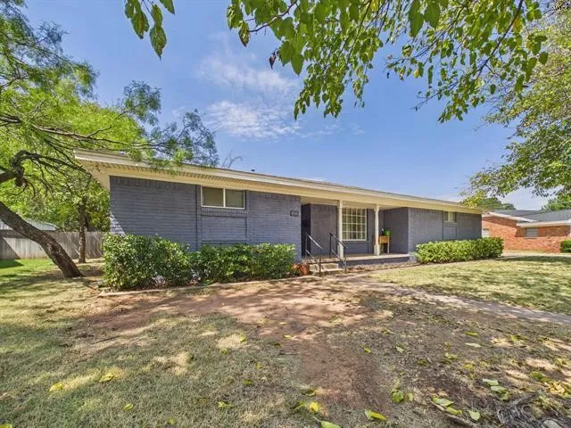 Single Family Residence For Sale in Wichita County , 4506 Melody Lane, Wichita Falls, Texas 76302, 4 Bedroom, 3 Bathroom, 4 Garage spaces, 1,914 Sqft, built in 1966, mls#21375906, Real Estate Agent in Wichita Falls, Homes For Sale in Wichita county, Homes For Sale in Wichita Falls, Realtor in Wichita Falls Texas, Real Estate Brokerage Independent Realty Texas, Luminita Cordes Realtor