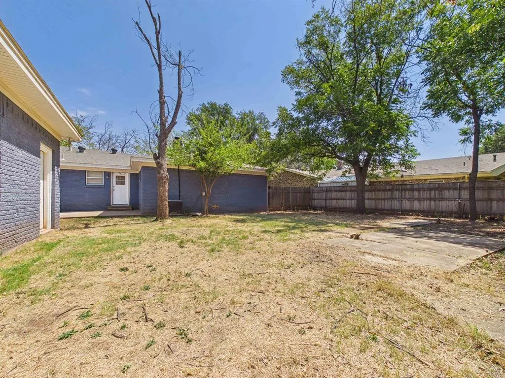 Single Family Residence For Sale in Wichita County , 4506 Melody Lane, Wichita Falls, Texas 76302, 4 Bedroom, 3 Bathroom, 4 Garage spaces, 1,914 Sqft, built in 1966, mls#21375906, Real Estate Agent in Wichita Falls, Homes For Sale in Wichita county, Homes For Sale in Wichita Falls, Realtor in Wichita Falls Texas, Real Estate Brokerage Independent Realty Texas, Luminita Cordes Realtor