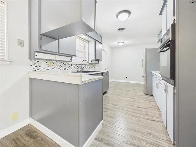 Single Family Residence For Sale in Wichita County , 4506 Melody Lane, Wichita Falls, Texas 76302, 4 Bedroom, 3 Bathroom, 4 Garage spaces, 1,914 Sqft, built in 1966, mls#21375906, Real Estate Agent in Wichita Falls, Homes For Sale in Wichita county, Homes For Sale in Wichita Falls, Realtor in Wichita Falls Texas, Real Estate Brokerage Independent Realty Texas, Luminita Cordes Realtor