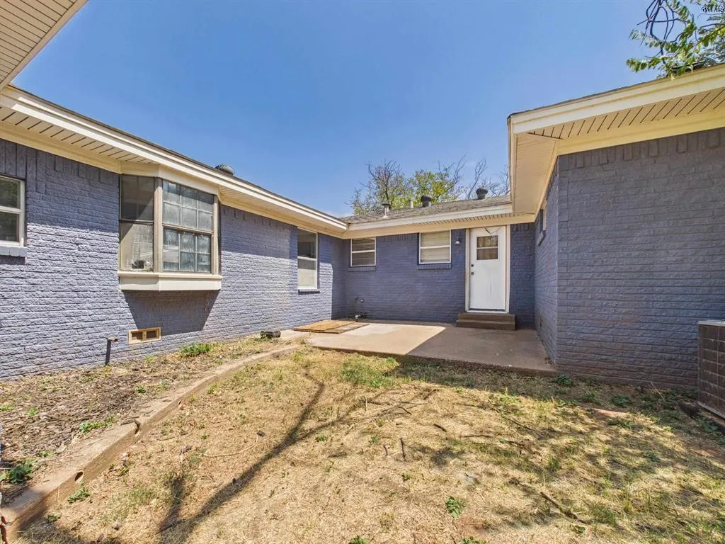 Single Family Residence For Sale in Wichita County , 4506 Melody Lane, Wichita Falls, Texas 76302, 4 Bedroom, 3 Bathroom, 4 Garage spaces, 1,914 Sqft, built in 1966, mls#21375906, Real Estate Agent in Wichita Falls, Homes For Sale in Wichita county, Homes For Sale in Wichita Falls, Realtor in Wichita Falls Texas, Real Estate Brokerage Independent Realty Texas, Luminita Cordes Realtor