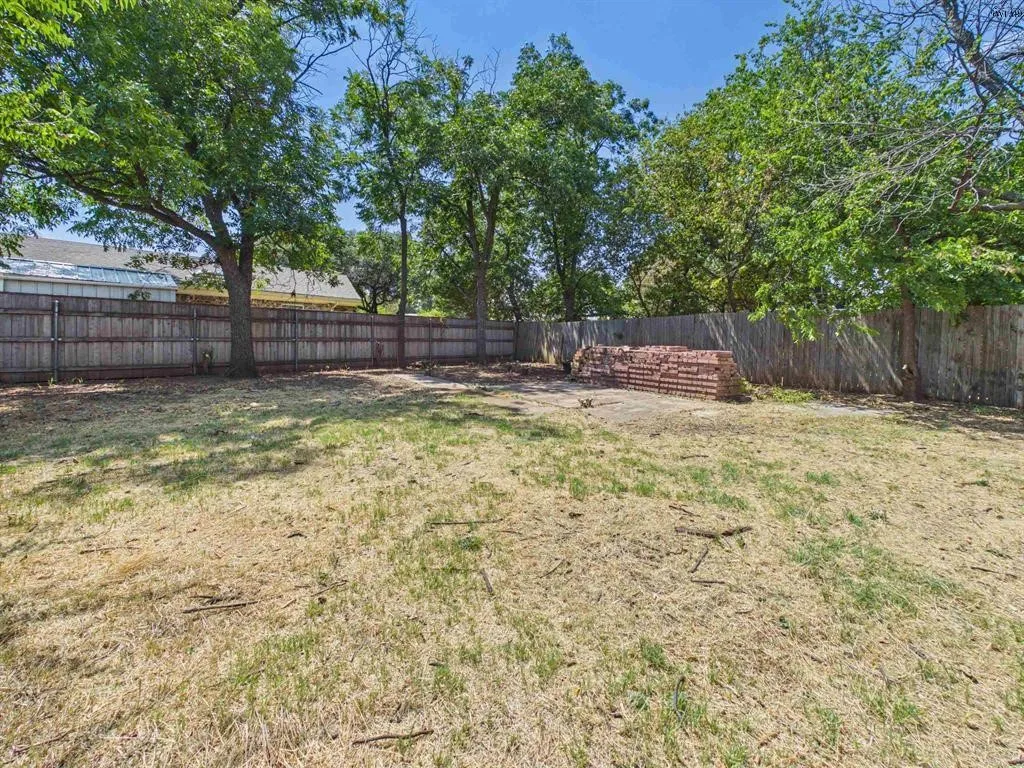 Single Family Residence For Sale in Wichita County , 4506 Melody Lane, Wichita Falls, Texas 76302, 4 Bedroom, 3 Bathroom, 4 Garage spaces, 1,914 Sqft, built in 1966, mls#21375906, Real Estate Agent in Wichita Falls, Homes For Sale in Wichita county, Homes For Sale in Wichita Falls, Realtor in Wichita Falls Texas, Real Estate Brokerage Independent Realty Texas, Luminita Cordes Realtor