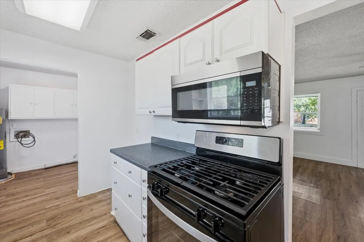 Single Family Residence For Rent in Ellis County , 104 Parker Street, Italy, Texas 76651, 3 Bedroom, 2 Bathroom, 2 Garage spaces, 1,200 Sqft, built in 1972, mls#21375944, Real Estate Agent in Italy, Homes For Rent in Ellis county, Homes For Rent in Italy, Realtor in Italy Texas, Real Estate Brokerage Independent Realty Texas, Luminita Cordes Realtor