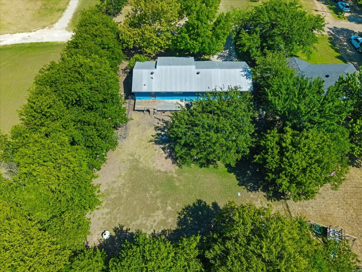 Single Family Residence For Rent in Ellis County , 104 Parker Street, Italy, Texas 76651, 3 Bedroom, 2 Bathroom, 2 Garage spaces, 1,200 Sqft, built in 1972, mls#21375944, Real Estate Agent in Italy, Homes For Rent in Ellis county, Homes For Rent in Italy, Realtor in Italy Texas, Real Estate Brokerage Independent Realty Texas, Luminita Cordes Realtor