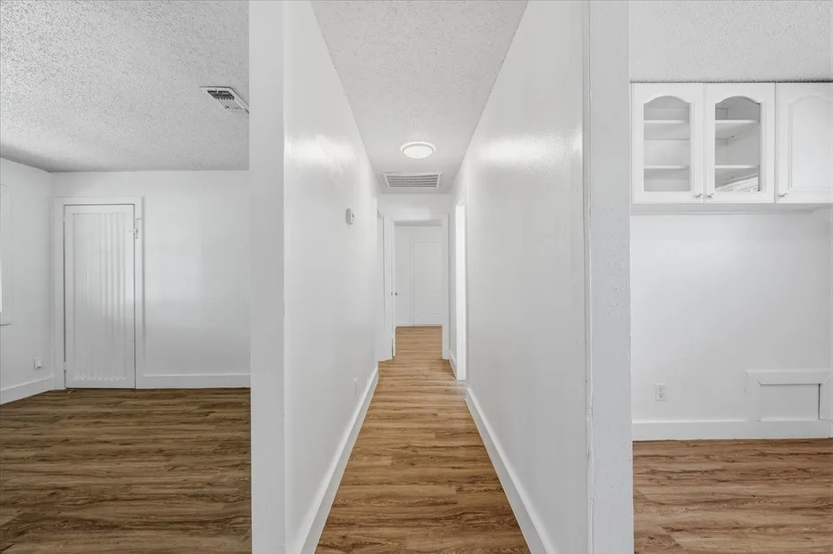 Single Family Residence For Rent in Ellis County , 104 Parker Street, Italy, Texas 76651, 3 Bedroom, 2 Bathroom, 2 Garage spaces, 1,200 Sqft, built in 1972, mls#21375944, Real Estate Agent in Italy, Homes For Rent in Ellis county, Homes For Rent in Italy, Realtor in Italy Texas, Real Estate Brokerage Independent Realty Texas, Luminita Cordes Realtor