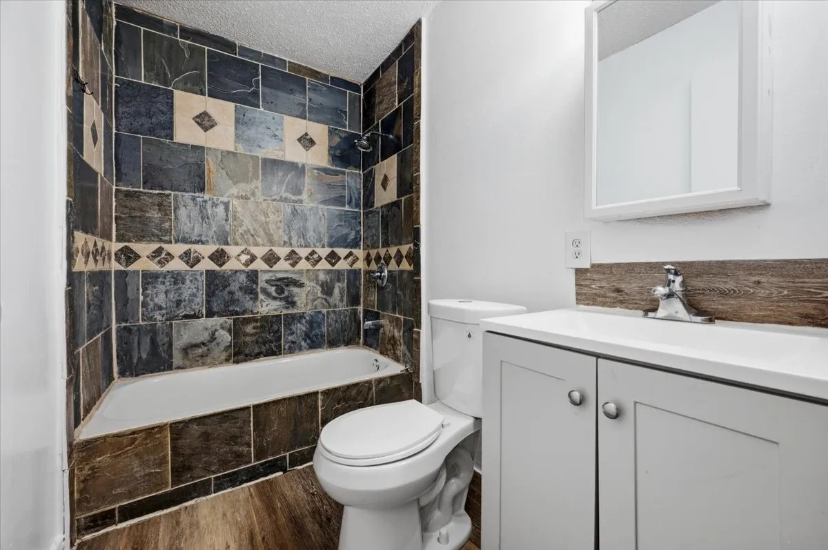 Single Family Residence For Rent in Ellis County , 104 Parker Street, Italy, Texas 76651, 3 Bedroom, 2 Bathroom, 2 Garage spaces, 1,200 Sqft, built in 1972, mls#21375944, Real Estate Agent in Italy, Homes For Rent in Ellis county, Homes For Rent in Italy, Realtor in Italy Texas, Real Estate Brokerage Independent Realty Texas, Luminita Cordes Realtor