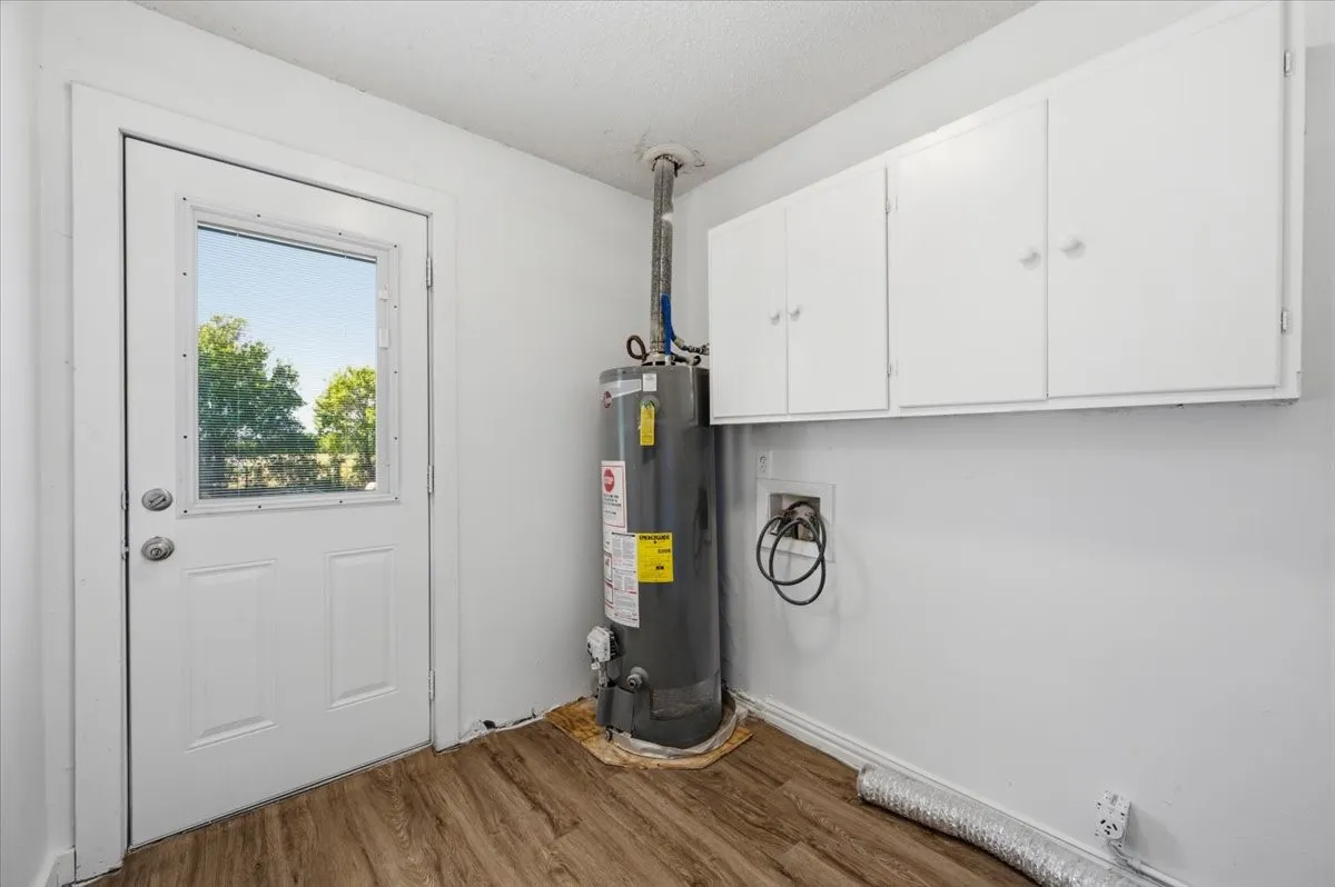 Single Family Residence For Rent in Ellis County , 104 Parker Street, Italy, Texas 76651, 3 Bedroom, 2 Bathroom, 2 Garage spaces, 1,200 Sqft, built in 1972, mls#21375944, Real Estate Agent in Italy, Homes For Rent in Ellis county, Homes For Rent in Italy, Realtor in Italy Texas, Real Estate Brokerage Independent Realty Texas, Luminita Cordes Realtor