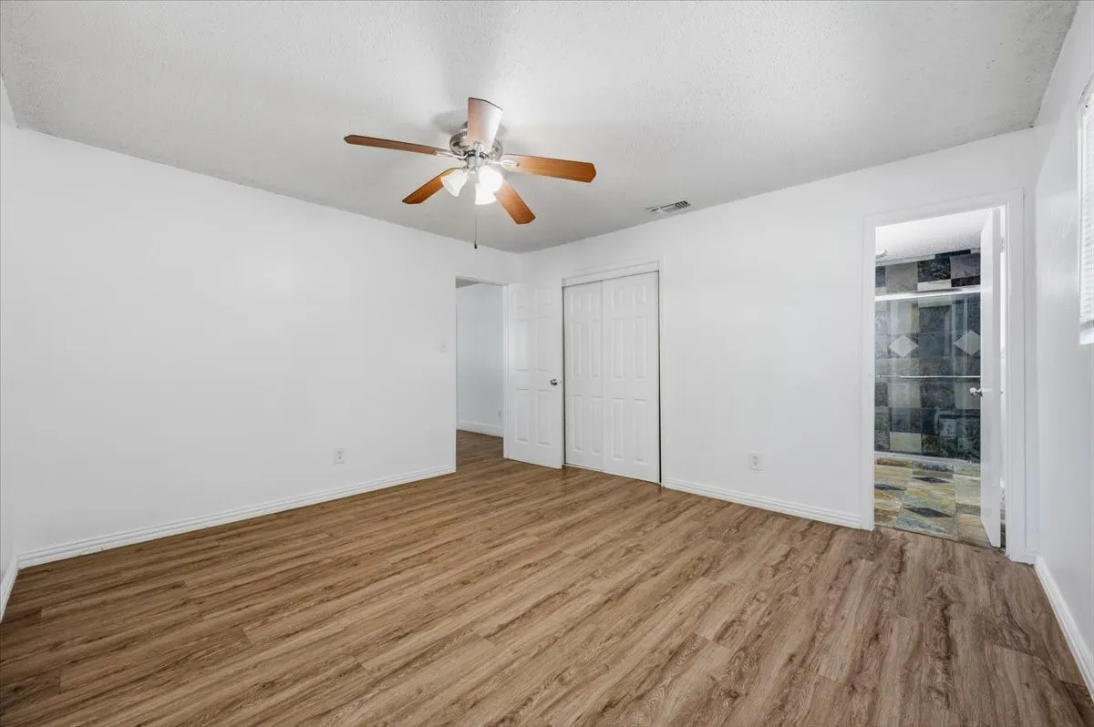 Single Family Residence For Rent in Ellis County , 104 Parker Street, Italy, Texas 76651, 3 Bedroom, 2 Bathroom, 2 Garage spaces, 1,200 Sqft, built in 1972, mls#21375944, Real Estate Agent in Italy, Homes For Rent in Ellis county, Homes For Rent in Italy, Realtor in Italy Texas, Real Estate Brokerage Independent Realty Texas, Luminita Cordes Realtor