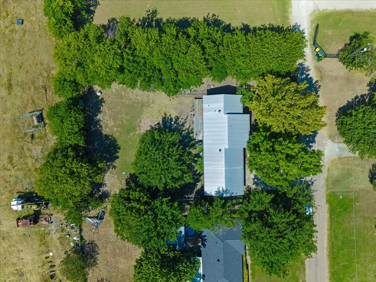 Single Family Residence For Rent in Ellis County , 104 Parker Street, Italy, Texas 76651, 3 Bedroom, 2 Bathroom, 2 Garage spaces, 1,200 Sqft, built in 1972, mls#21375944, Real Estate Agent in Italy, Homes For Rent in Ellis county, Homes For Rent in Italy, Realtor in Italy Texas, Real Estate Brokerage Independent Realty Texas, Luminita Cordes Realtor