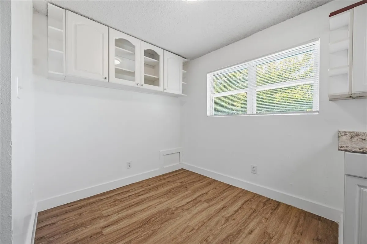 Single Family Residence For Rent in Ellis County , 104 Parker Street, Italy, Texas 76651, 3 Bedroom, 2 Bathroom, 2 Garage spaces, 1,200 Sqft, built in 1972, mls#21375944, Real Estate Agent in Italy, Homes For Rent in Ellis county, Homes For Rent in Italy, Realtor in Italy Texas, Real Estate Brokerage Independent Realty Texas, Luminita Cordes Realtor