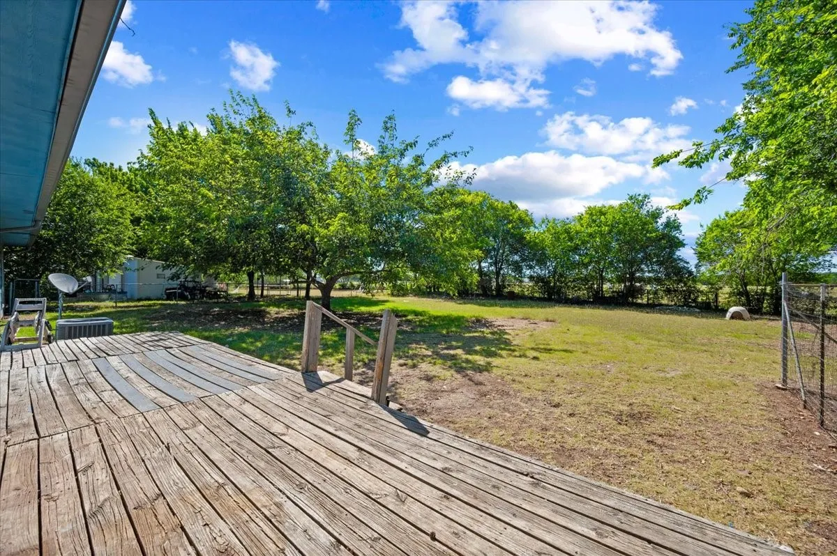 Single Family Residence For Rent in Ellis County , 104 Parker Street, Italy, Texas 76651, 3 Bedroom, 2 Bathroom, 2 Garage spaces, 1,200 Sqft, built in 1972, mls#21375944, Real Estate Agent in Italy, Homes For Rent in Ellis county, Homes For Rent in Italy, Realtor in Italy Texas, Real Estate Brokerage Independent Realty Texas, Luminita Cordes Realtor