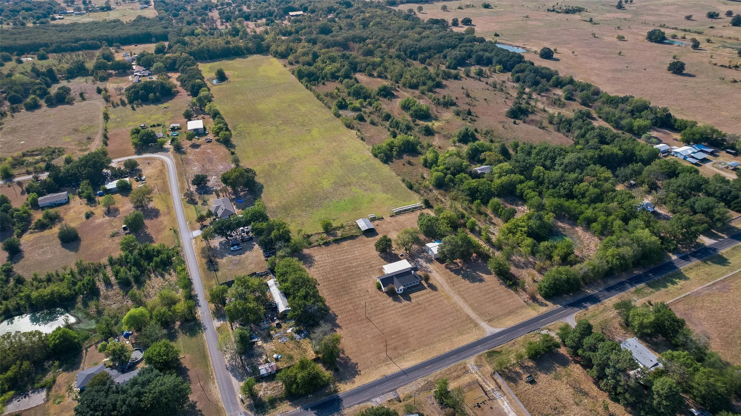 Farm For Sale in Kaufman County , 17450 Fm 2613, Kemp, Texas 75143, 3 Bedroom, 2 Bathroom, Garage spaces, 1,768 Sqft, built in 1992, mls#21364622, Real Estate Agent in Kemp, Homes For Sale in Kaufman county, Homes For Sale in Kemp, Realtor in Kemp Texas, Real Estate Brokerage Independent Realty Texas, Luminita Cordes Realtor