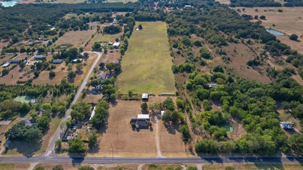 Farm For Sale in Kaufman County , 17450 Fm 2613, Kemp, Texas 75143, 3 Bedroom, 2 Bathroom, Garage spaces, 1,768 Sqft, built in 1992, mls#21364622, Real Estate Agent in Kemp, Homes For Sale in Kaufman county, Homes For Sale in Kemp, Realtor in Kemp Texas, Real Estate Brokerage Independent Realty Texas, Luminita Cordes Realtor