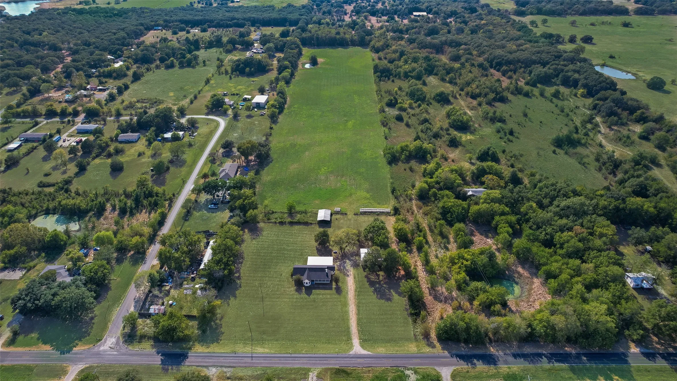 Farm For Sale in Kaufman County , 17450 Fm 2613, Kemp, Texas 75143, 3 Bedroom, 2 Bathroom, Garage spaces, 1,768 Sqft, built in 1992, mls#21364622, Real Estate Agent in Kemp, Homes For Sale in Kaufman county, Homes For Sale in Kemp, Realtor in Kemp Texas, Real Estate Brokerage Independent Realty Texas, Luminita Cordes Realtor