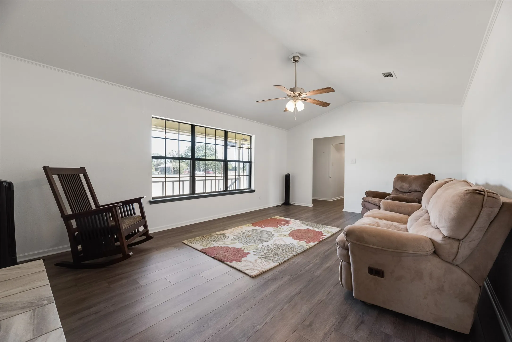 Farm For Sale in Kaufman County , 17450 Fm 2613, Kemp, Texas 75143, 3 Bedroom, 2 Bathroom, Garage spaces, 1,768 Sqft, built in 1992, mls#21364622, Real Estate Agent in Kemp, Homes For Sale in Kaufman county, Homes For Sale in Kemp, Realtor in Kemp Texas, Real Estate Brokerage Independent Realty Texas, Luminita Cordes Realtor