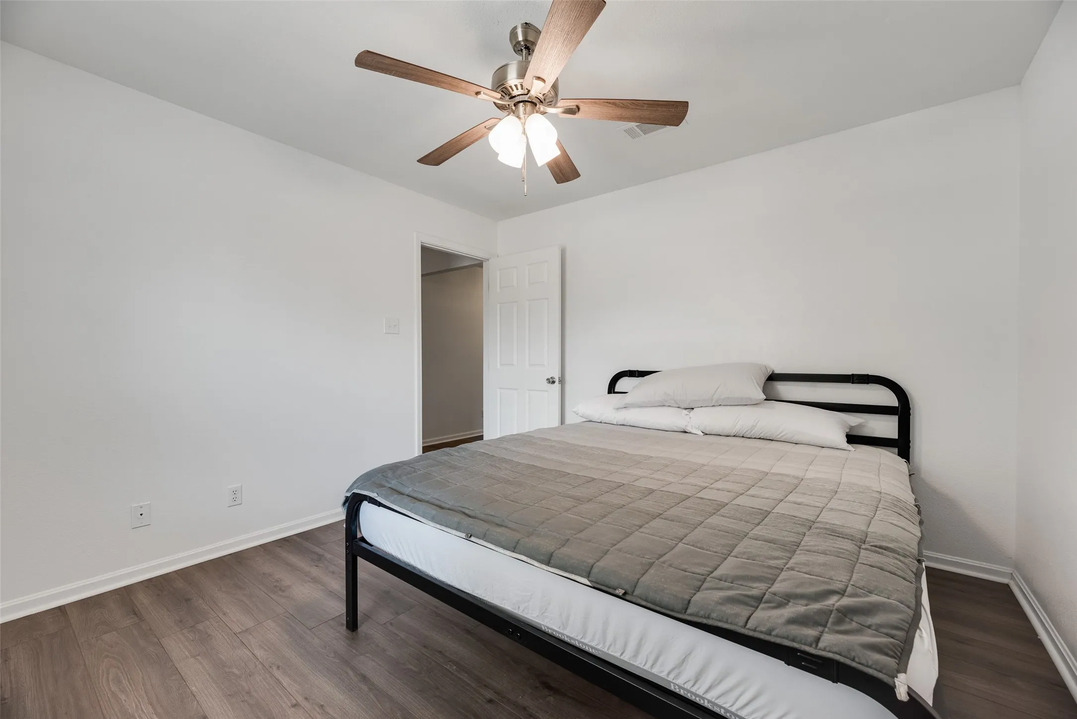 Farm For Sale in Kaufman County , 17450 Fm 2613, Kemp, Texas 75143, 3 Bedroom, 2 Bathroom, Garage spaces, 1,768 Sqft, built in 1992, mls#21364622, Real Estate Agent in Kemp, Homes For Sale in Kaufman county, Homes For Sale in Kemp, Realtor in Kemp Texas, Real Estate Brokerage Independent Realty Texas, Luminita Cordes Realtor