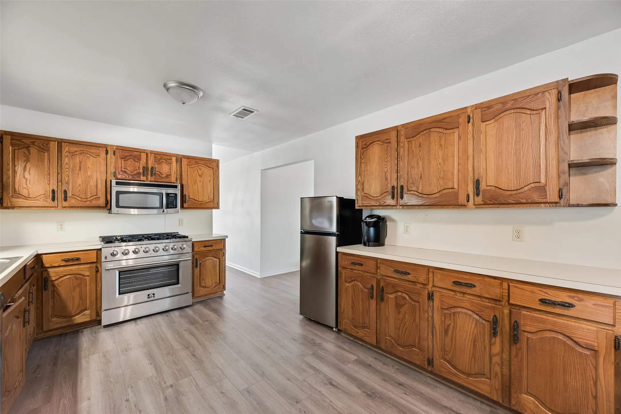 Farm For Sale in Kaufman County , 17450 Fm 2613, Kemp, Texas 75143, 3 Bedroom, 2 Bathroom, Garage spaces, 1,768 Sqft, built in 1992, mls#21364622, Real Estate Agent in Kemp, Homes For Sale in Kaufman county, Homes For Sale in Kemp, Realtor in Kemp Texas, Real Estate Brokerage Independent Realty Texas, Luminita Cordes Realtor