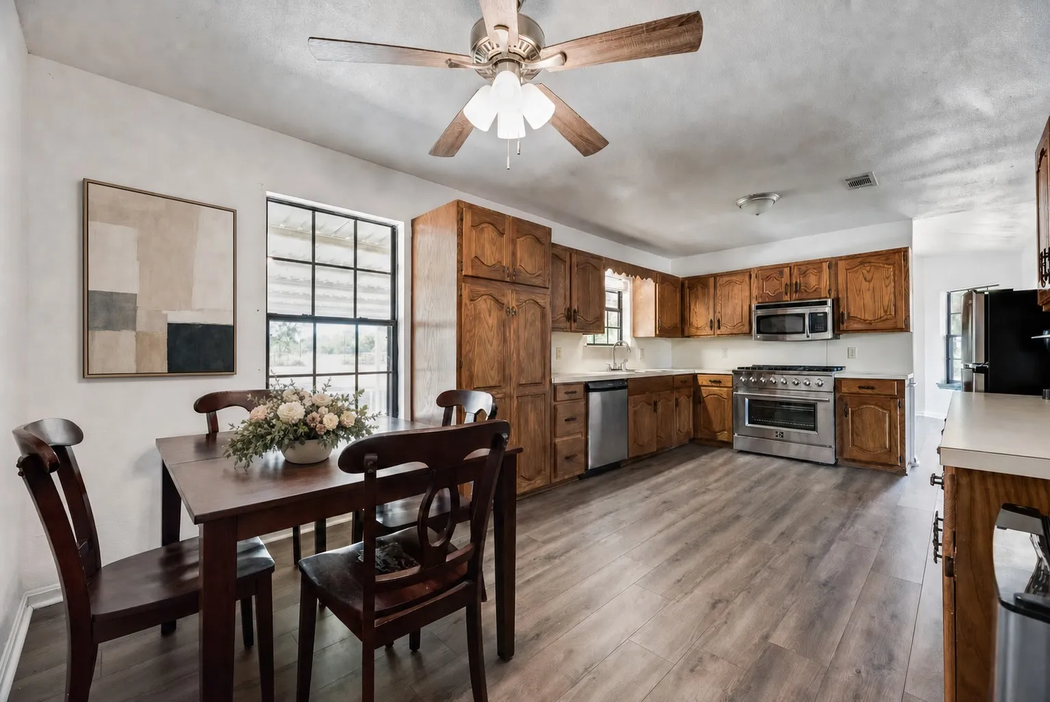 Farm For Sale in Kaufman County , 17450 Fm 2613, Kemp, Texas 75143, 3 Bedroom, 2 Bathroom, Garage spaces, 1,768 Sqft, built in 1992, mls#21364622, Real Estate Agent in Kemp, Homes For Sale in Kaufman county, Homes For Sale in Kemp, Realtor in Kemp Texas, Real Estate Brokerage Independent Realty Texas, Luminita Cordes Realtor