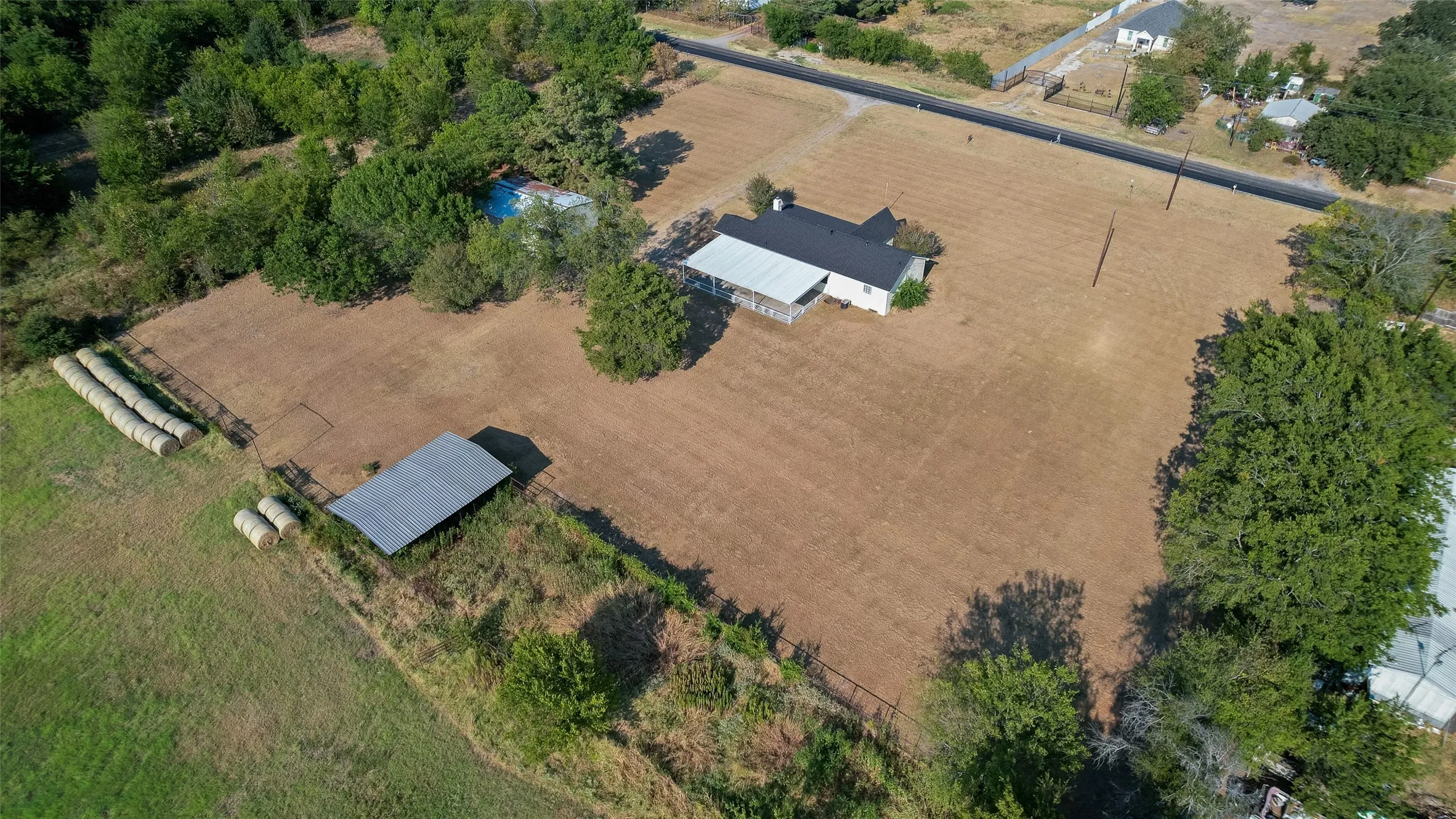 Farm For Sale in Kaufman County , 17450 Fm 2613, Kemp, Texas 75143, 3 Bedroom, 2 Bathroom, Garage spaces, 1,768 Sqft, built in 1992, mls#21364622, Real Estate Agent in Kemp, Homes For Sale in Kaufman county, Homes For Sale in Kemp, Realtor in Kemp Texas, Real Estate Brokerage Independent Realty Texas, Luminita Cordes Realtor
