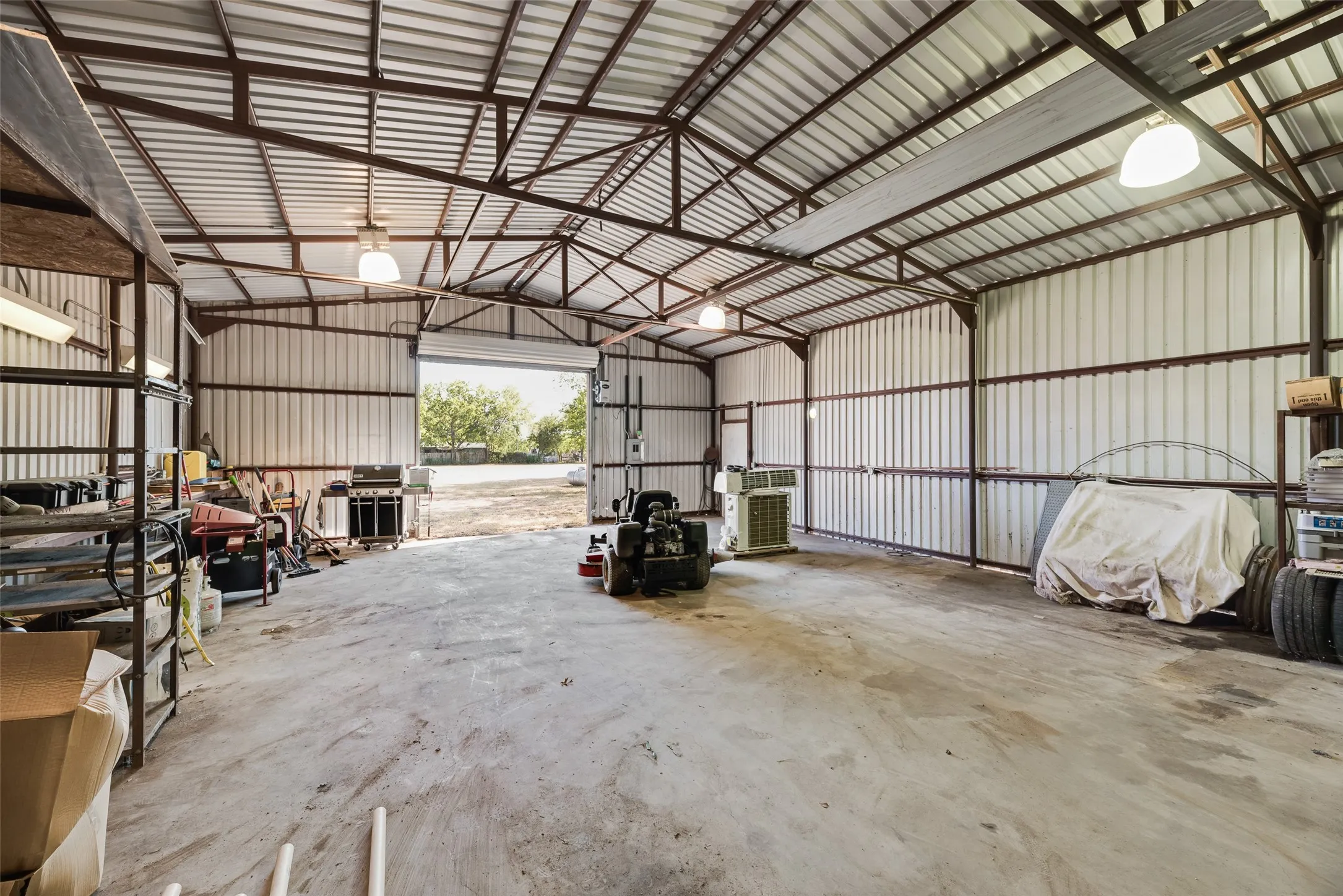 Farm For Sale in Kaufman County , 17450 Fm 2613, Kemp, Texas 75143, 3 Bedroom, 2 Bathroom, Garage spaces, 1,768 Sqft, built in 1992, mls#21364622, Real Estate Agent in Kemp, Homes For Sale in Kaufman county, Homes For Sale in Kemp, Realtor in Kemp Texas, Real Estate Brokerage Independent Realty Texas, Luminita Cordes Realtor