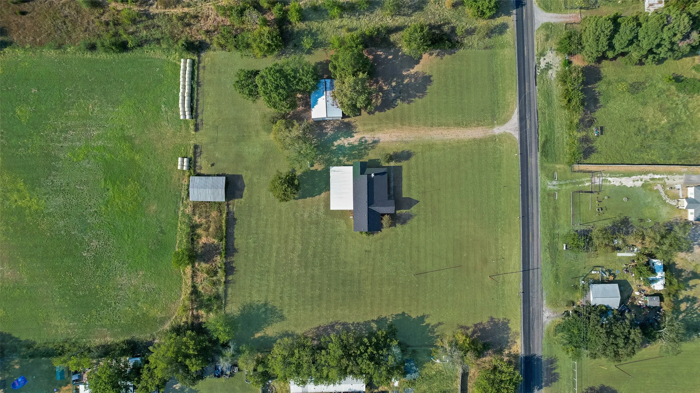 Farm For Sale in Kaufman County , 17450 Fm 2613, Kemp, Texas 75143, 3 Bedroom, 2 Bathroom, Garage spaces, 1,768 Sqft, built in 1992, mls#21364622, Real Estate Agent in Kemp, Homes For Sale in Kaufman county, Homes For Sale in Kemp, Realtor in Kemp Texas, Real Estate Brokerage Independent Realty Texas, Luminita Cordes Realtor