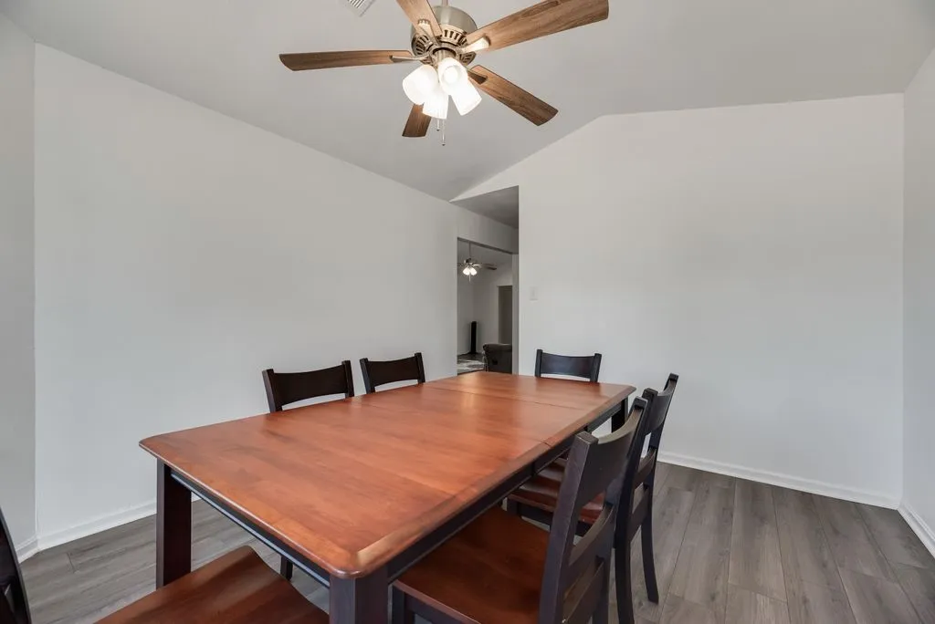 Farm For Sale in Kaufman County , 17450 Fm 2613, Kemp, Texas 75143, 3 Bedroom, 2 Bathroom, Garage spaces, 1,768 Sqft, built in 1992, mls#21364622, Real Estate Agent in Kemp, Homes For Sale in Kaufman county, Homes For Sale in Kemp, Realtor in Kemp Texas, Real Estate Brokerage Independent Realty Texas, Luminita Cordes Realtor