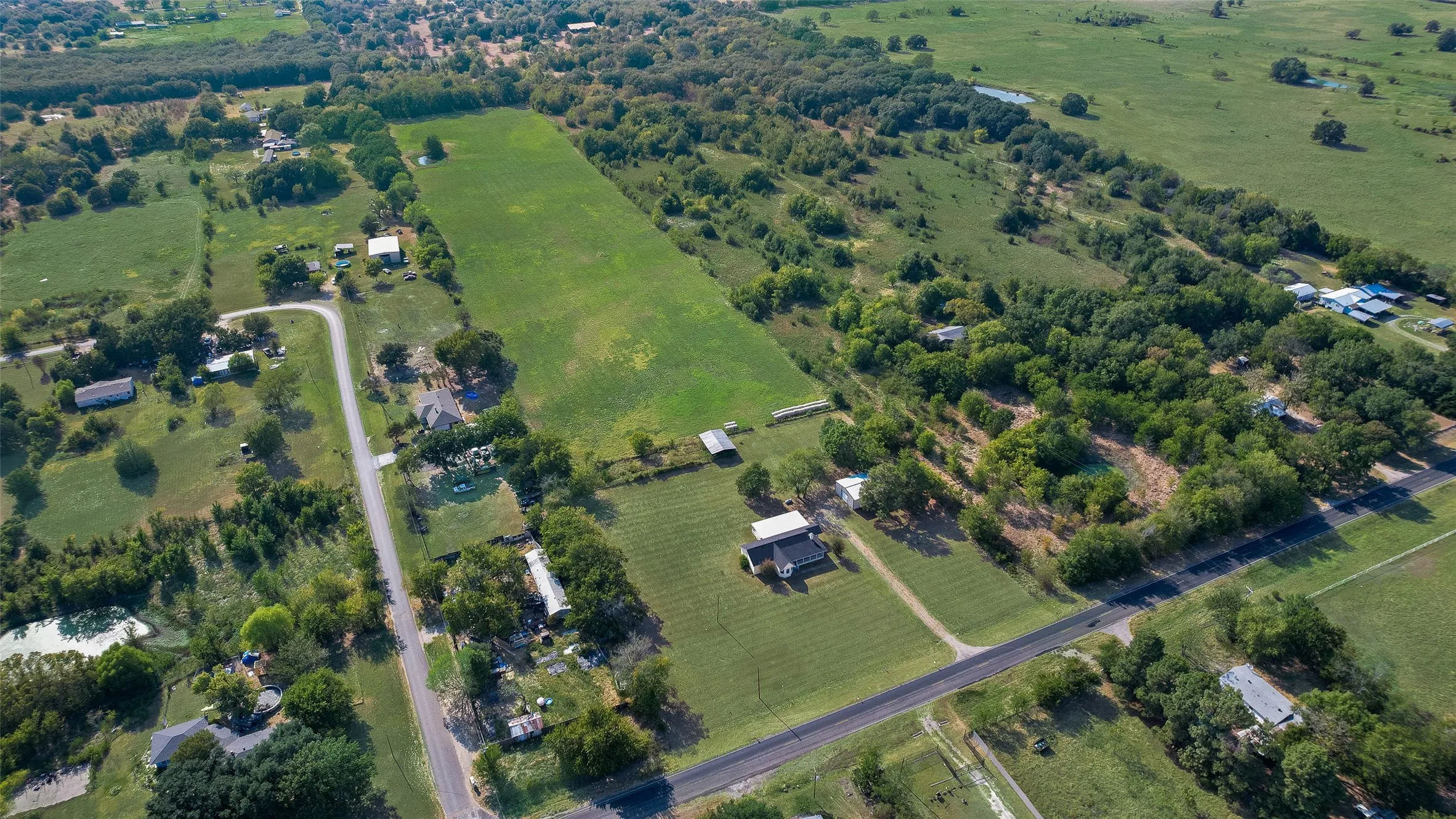 Farm For Sale in Kaufman County , 17450 Fm 2613, Kemp, Texas 75143, 3 Bedroom, 2 Bathroom, Garage spaces, 1,768 Sqft, built in 1992, mls#21364622, Real Estate Agent in Kemp, Homes For Sale in Kaufman county, Homes For Sale in Kemp, Realtor in Kemp Texas, Real Estate Brokerage Independent Realty Texas, Luminita Cordes Realtor