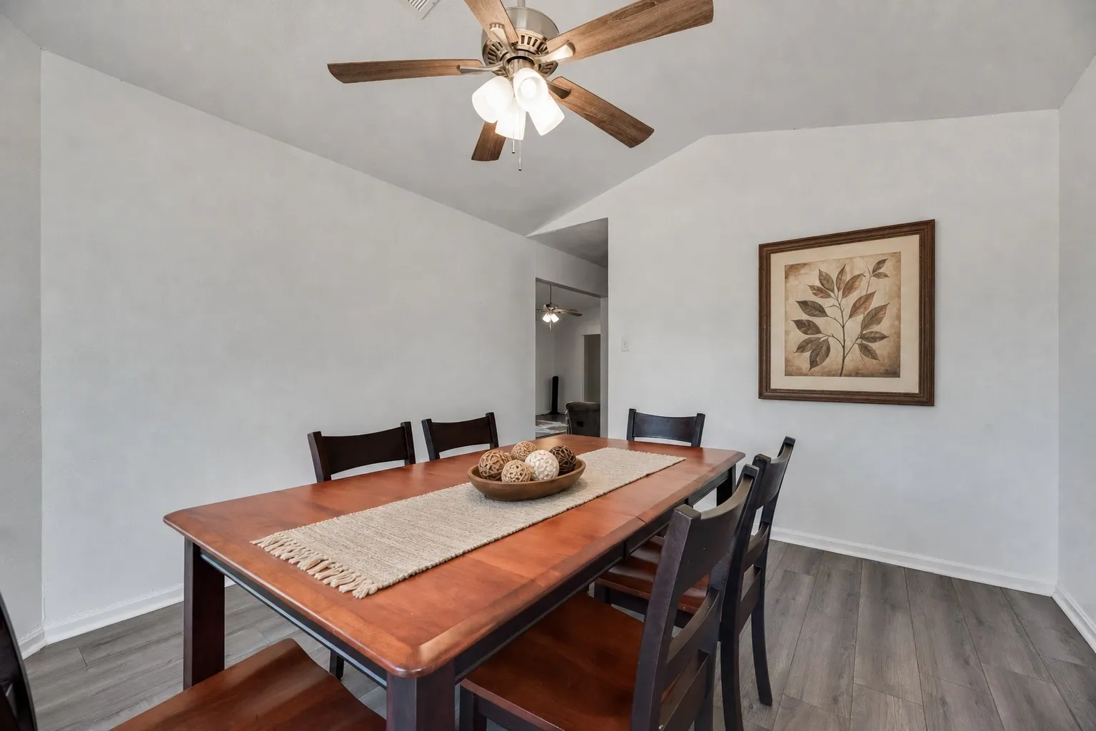 Farm For Sale in Kaufman County , 17450 Fm 2613, Kemp, Texas 75143, 3 Bedroom, 2 Bathroom, Garage spaces, 1,768 Sqft, built in 1992, mls#21364622, Real Estate Agent in Kemp, Homes For Sale in Kaufman county, Homes For Sale in Kemp, Realtor in Kemp Texas, Real Estate Brokerage Independent Realty Texas, Luminita Cordes Realtor