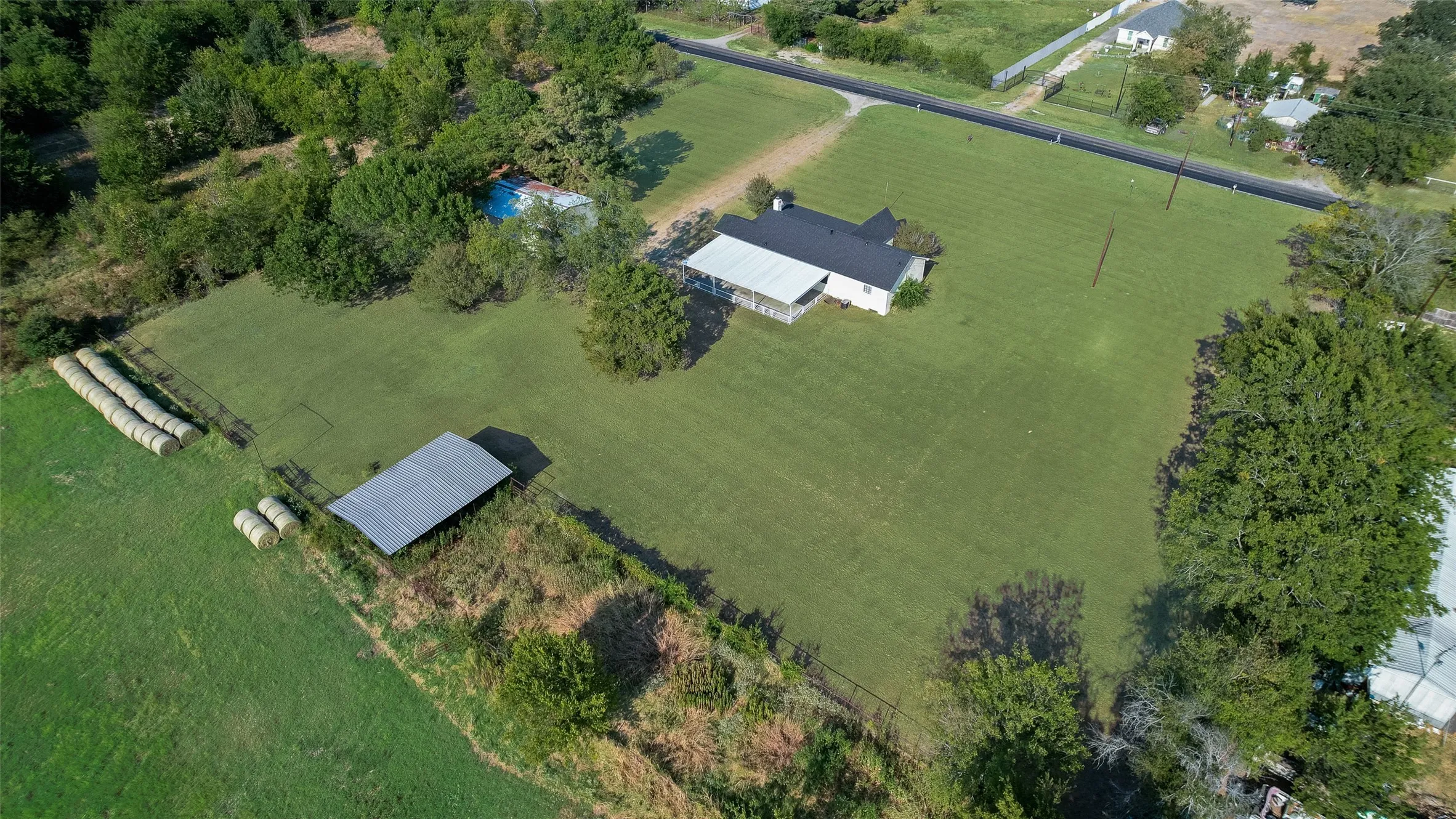 Farm For Sale in Kaufman County , 17450 Fm 2613, Kemp, Texas 75143, 3 Bedroom, 2 Bathroom, Garage spaces, 1,768 Sqft, built in 1992, mls#21364622, Real Estate Agent in Kemp, Homes For Sale in Kaufman county, Homes For Sale in Kemp, Realtor in Kemp Texas, Real Estate Brokerage Independent Realty Texas, Luminita Cordes Realtor