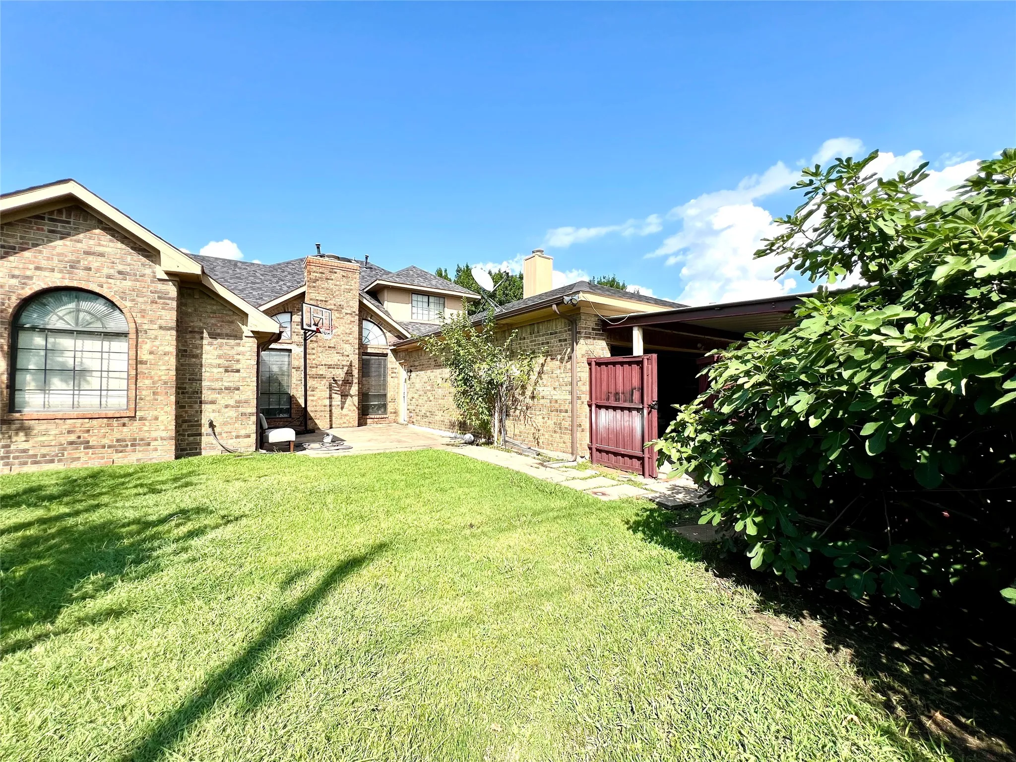 Single Family Residence For Sale in Dallas County , 7013 Tremont Lane, Rowlett, Texas 75089, 5 Bedroom, 3 Bathroom, 2 Garage spaces, 2,720 Sqft, built in 1989, mls#21375619, Real Estate Agent in Rowlett, Homes For Sale in Dallas county, Homes For Sale in Rowlett, Realtor in Rowlett Texas, Real Estate Brokerage Independent Realty Texas, Luminita Cordes Realtor
