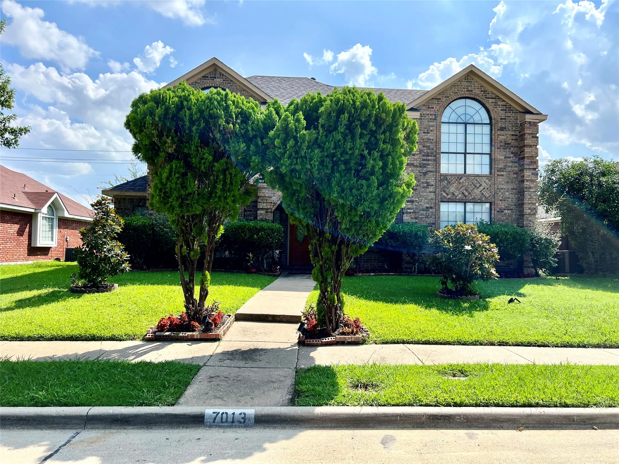 Single Family Residence For Sale in Dallas County , 7013 Tremont Lane, Rowlett, Texas 75089, 5 Bedroom, 3 Bathroom, 2 Garage spaces, 2,720 Sqft, built in 1989, mls#21375619, Real Estate Agent in Rowlett, Homes For Sale in Dallas county, Homes For Sale in Rowlett, Realtor in Rowlett Texas, Real Estate Brokerage Independent Realty Texas, Luminita Cordes Realtor