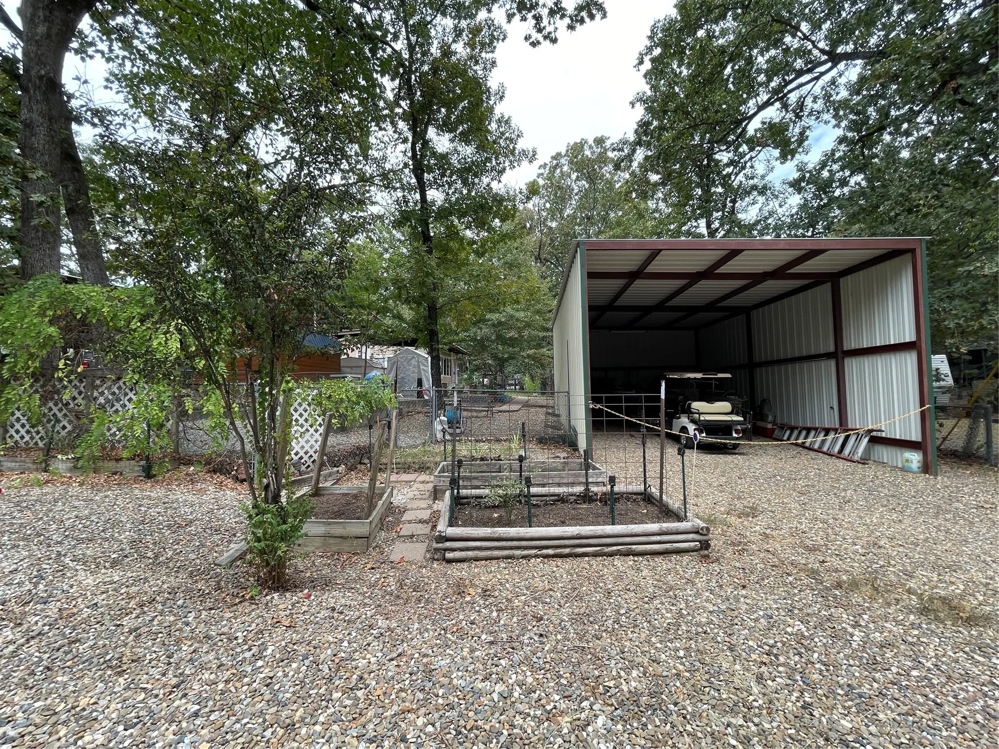 View of yard with an outdoor structure