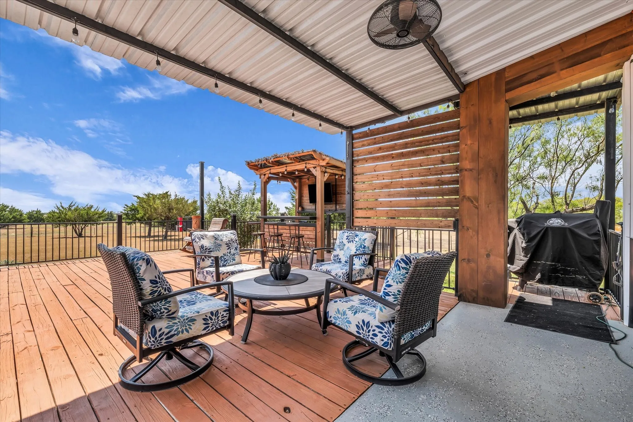 Single Family Residence For Sale in Mc Lennan County , 4175 Eddy Gatesville Parkway, Moody, Texas 76557, 2 Bedroom, 2 Bathroom, 3 Garage spaces, 2,534 Sqft, built in 2019, mls#21373903, Real Estate Agent in Moody, Homes For Sale in Mc Lennan county, Homes For Sale in Moody, Realtor in Moody Texas, Real Estate Brokerage Independent Realty Texas, Luminita Cordes Realtor