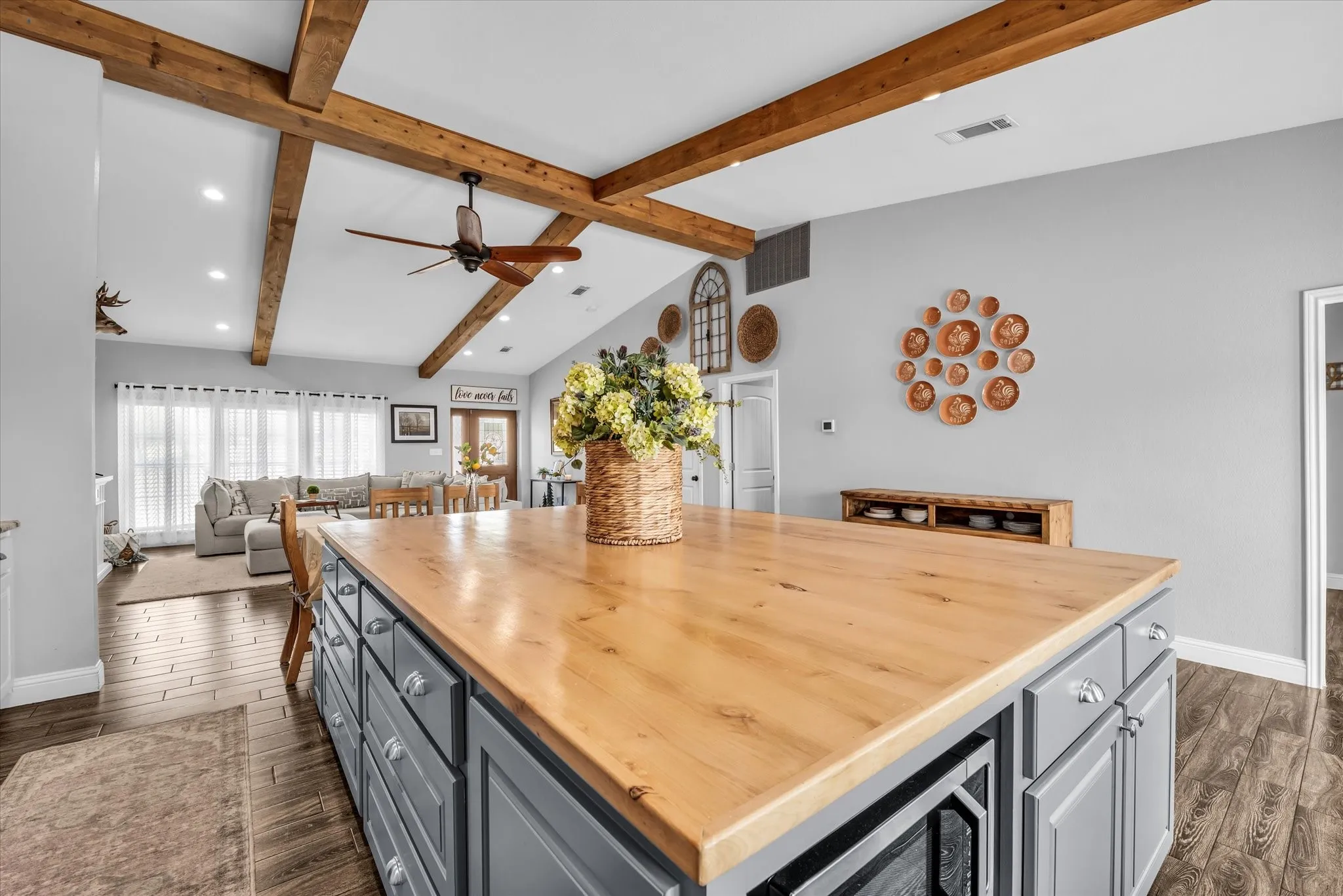 Single Family Residence For Sale in Mc Lennan County , 4175 Eddy Gatesville Parkway, Moody, Texas 76557, 2 Bedroom, 2 Bathroom, 3 Garage spaces, 2,534 Sqft, built in 2019, mls#21373903, Real Estate Agent in Moody, Homes For Sale in Mc Lennan county, Homes For Sale in Moody, Realtor in Moody Texas, Real Estate Brokerage Independent Realty Texas, Luminita Cordes Realtor