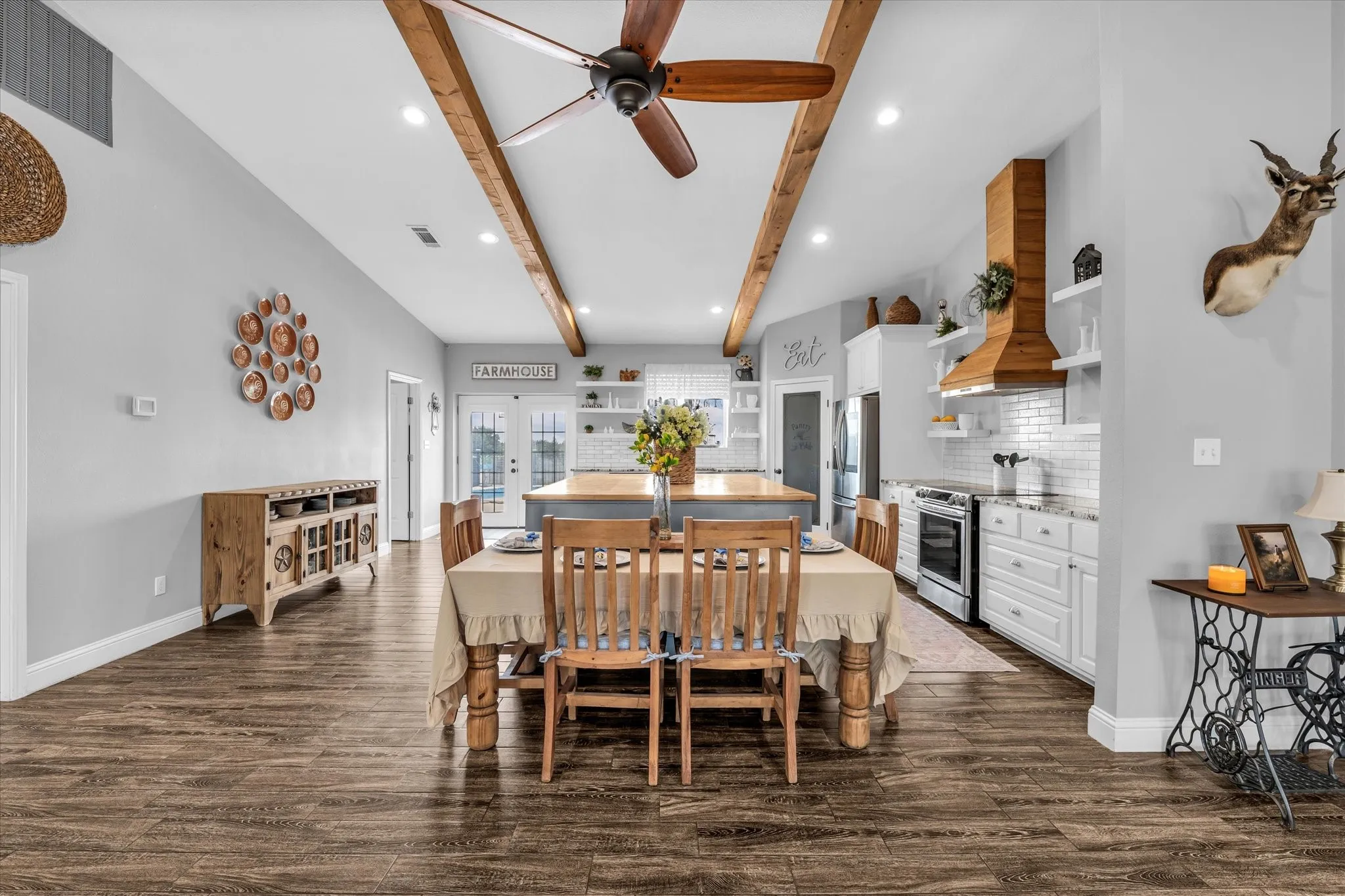 Single Family Residence For Sale in Mc Lennan County , 4175 Eddy Gatesville Parkway, Moody, Texas 76557, 2 Bedroom, 2 Bathroom, 3 Garage spaces, 2,534 Sqft, built in 2019, mls#21373903, Real Estate Agent in Moody, Homes For Sale in Mc Lennan county, Homes For Sale in Moody, Realtor in Moody Texas, Real Estate Brokerage Independent Realty Texas, Luminita Cordes Realtor