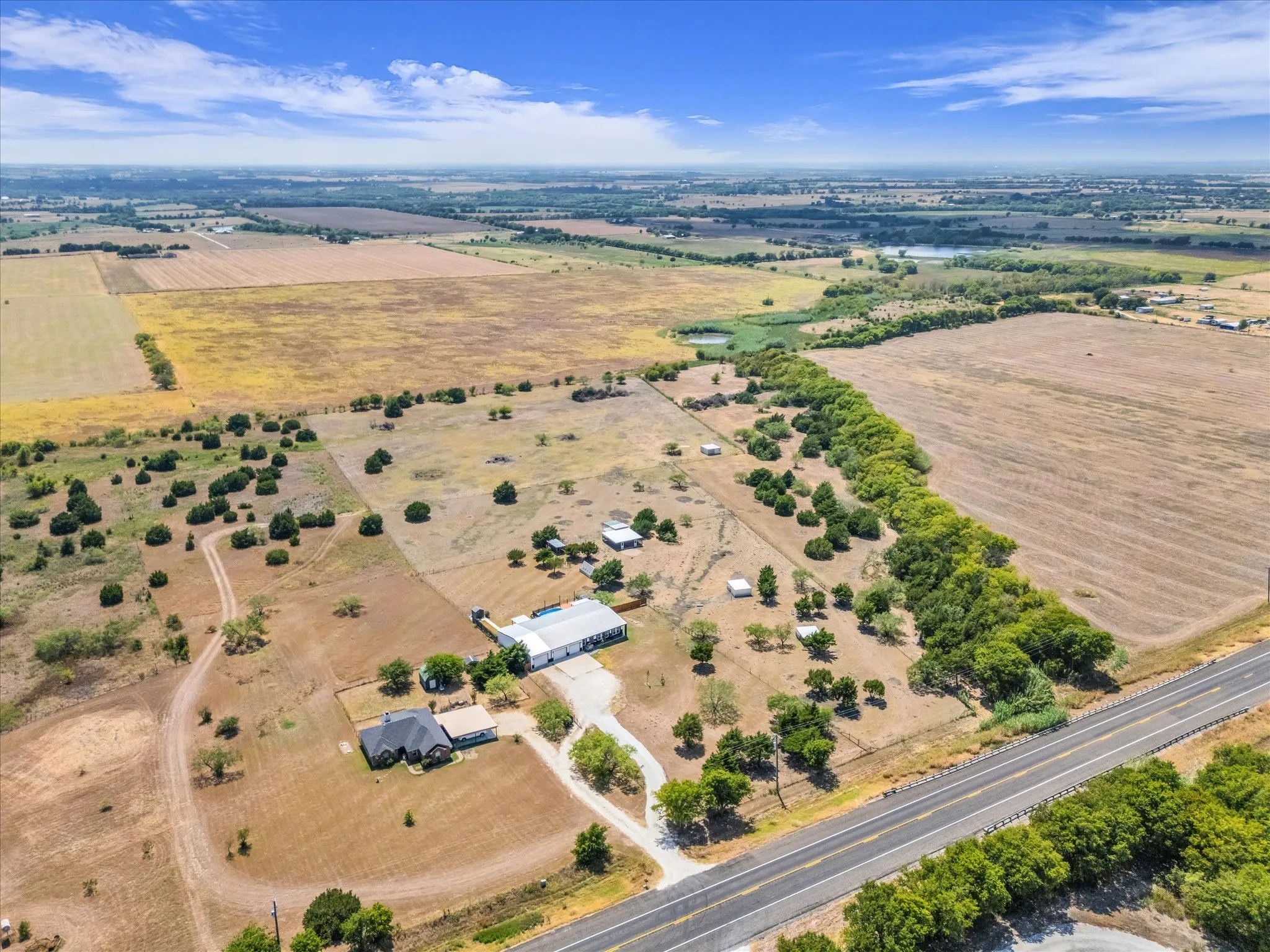 Single Family Residence For Sale in Mc Lennan County , 4175 Eddy Gatesville Parkway, Moody, Texas 76557, 2 Bedroom, 2 Bathroom, 3 Garage spaces, 2,534 Sqft, built in 2019, mls#21373903, Real Estate Agent in Moody, Homes For Sale in Mc Lennan county, Homes For Sale in Moody, Realtor in Moody Texas, Real Estate Brokerage Independent Realty Texas, Luminita Cordes Realtor