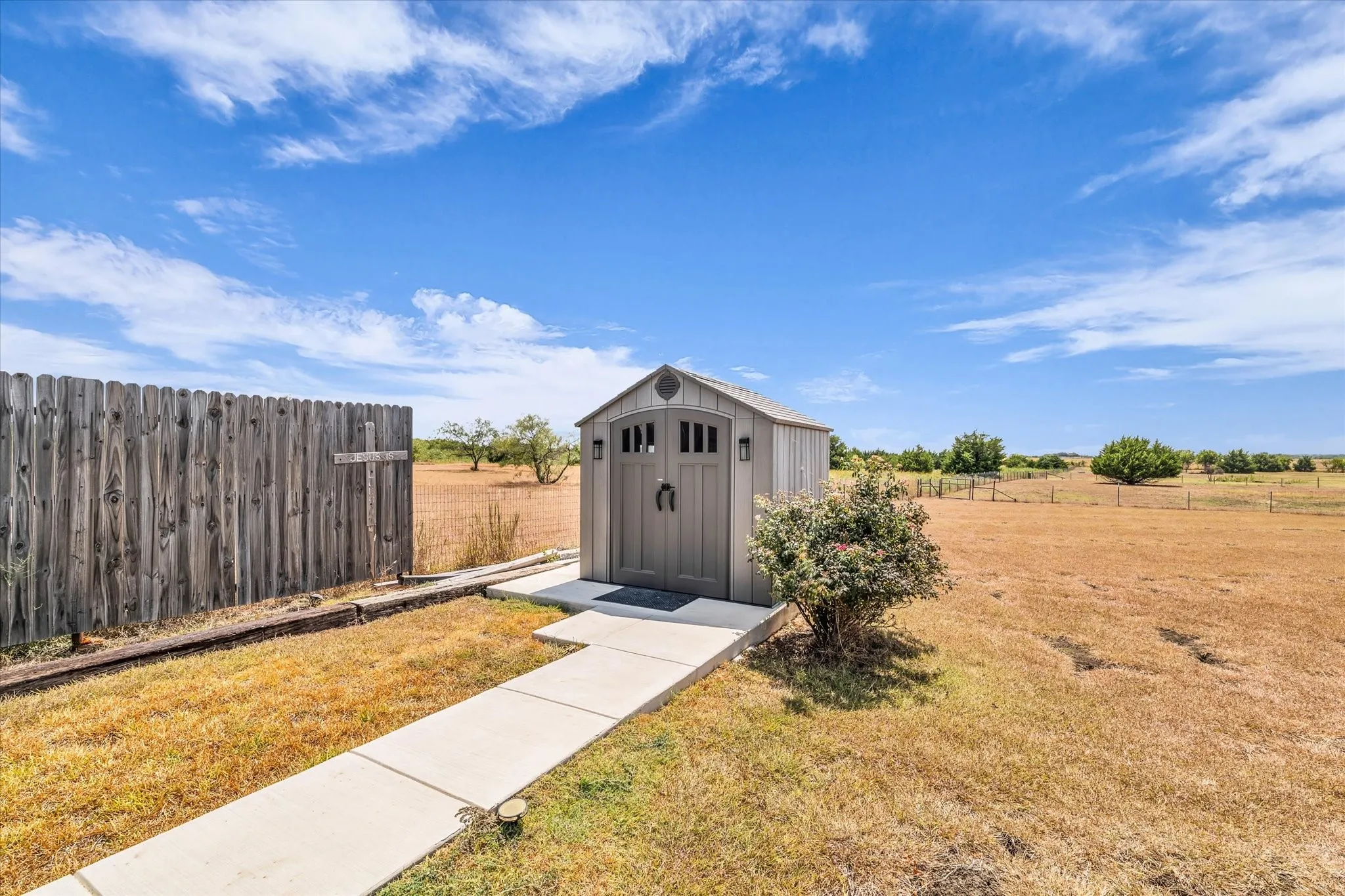 Single Family Residence For Sale in Mc Lennan County , 4175 Eddy Gatesville Parkway, Moody, Texas 76557, 2 Bedroom, 2 Bathroom, 3 Garage spaces, 2,534 Sqft, built in 2019, mls#21373903, Real Estate Agent in Moody, Homes For Sale in Mc Lennan county, Homes For Sale in Moody, Realtor in Moody Texas, Real Estate Brokerage Independent Realty Texas, Luminita Cordes Realtor