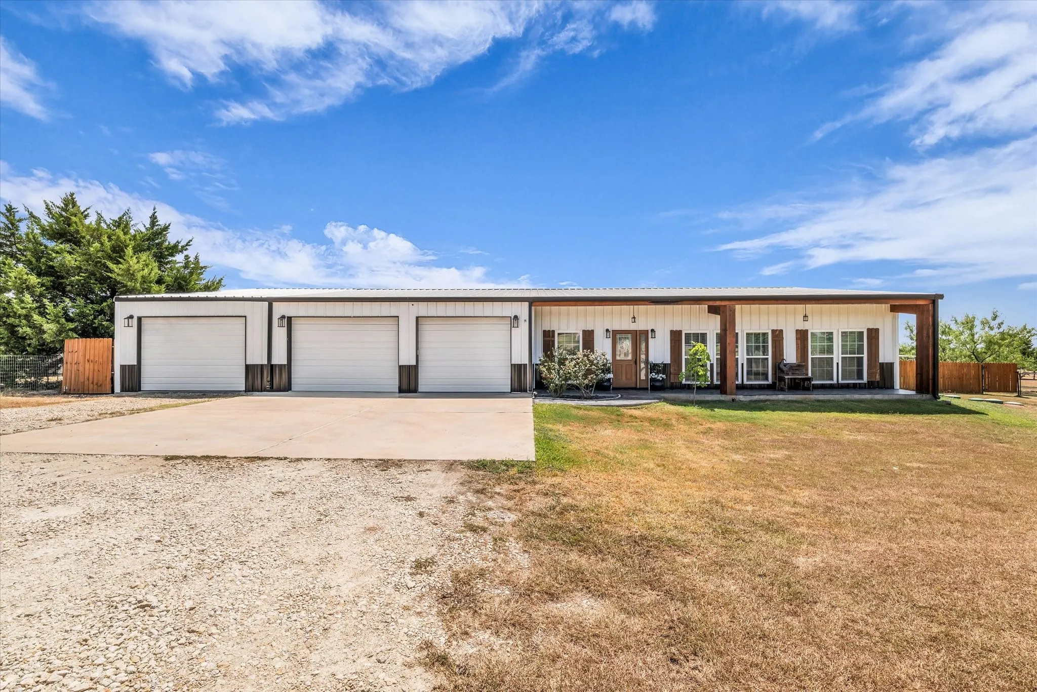 Single Family Residence For Sale in Mc Lennan County , 4175 Eddy Gatesville Parkway, Moody, Texas 76557, 2 Bedroom, 2 Bathroom, 3 Garage spaces, 2,534 Sqft, built in 2019, mls#21373903, Real Estate Agent in Moody, Homes For Sale in Mc Lennan county, Homes For Sale in Moody, Realtor in Moody Texas, Real Estate Brokerage Independent Realty Texas, Luminita Cordes Realtor