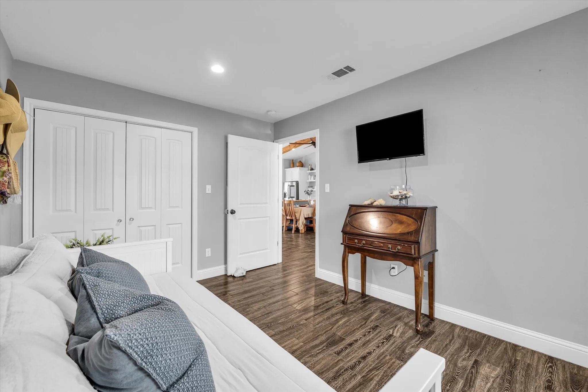 Single Family Residence For Sale in Mc Lennan County , 4175 Eddy Gatesville Parkway, Moody, Texas 76557, 2 Bedroom, 2 Bathroom, 3 Garage spaces, 2,534 Sqft, built in 2019, mls#21373903, Real Estate Agent in Moody, Homes For Sale in Mc Lennan county, Homes For Sale in Moody, Realtor in Moody Texas, Real Estate Brokerage Independent Realty Texas, Luminita Cordes Realtor