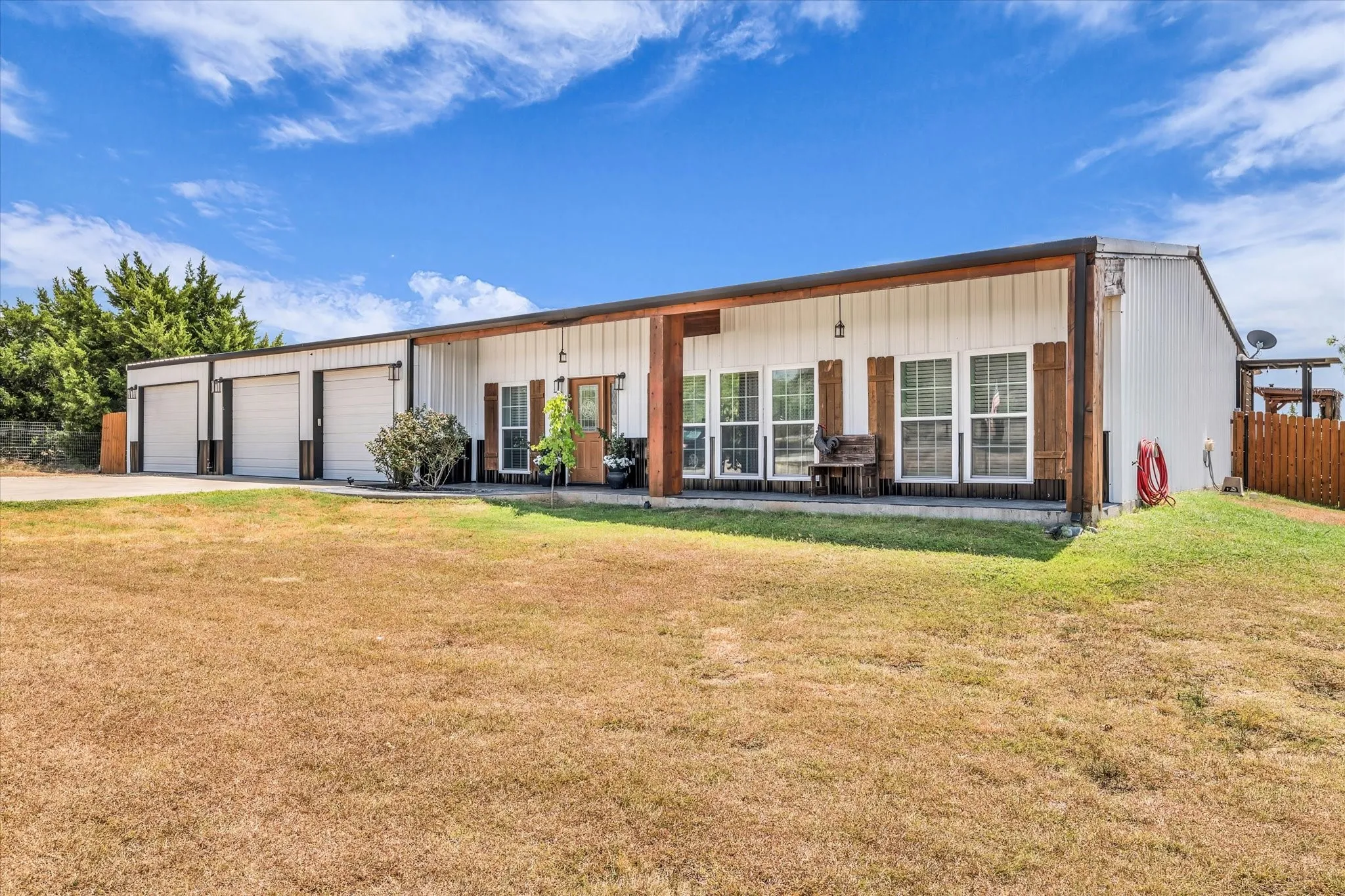 Single Family Residence For Sale in Mc Lennan County , 4175 Eddy Gatesville Parkway, Moody, Texas 76557, 2 Bedroom, 2 Bathroom, 3 Garage spaces, 2,534 Sqft, built in 2019, mls#21373903, Real Estate Agent in Moody, Homes For Sale in Mc Lennan county, Homes For Sale in Moody, Realtor in Moody Texas, Real Estate Brokerage Independent Realty Texas, Luminita Cordes Realtor