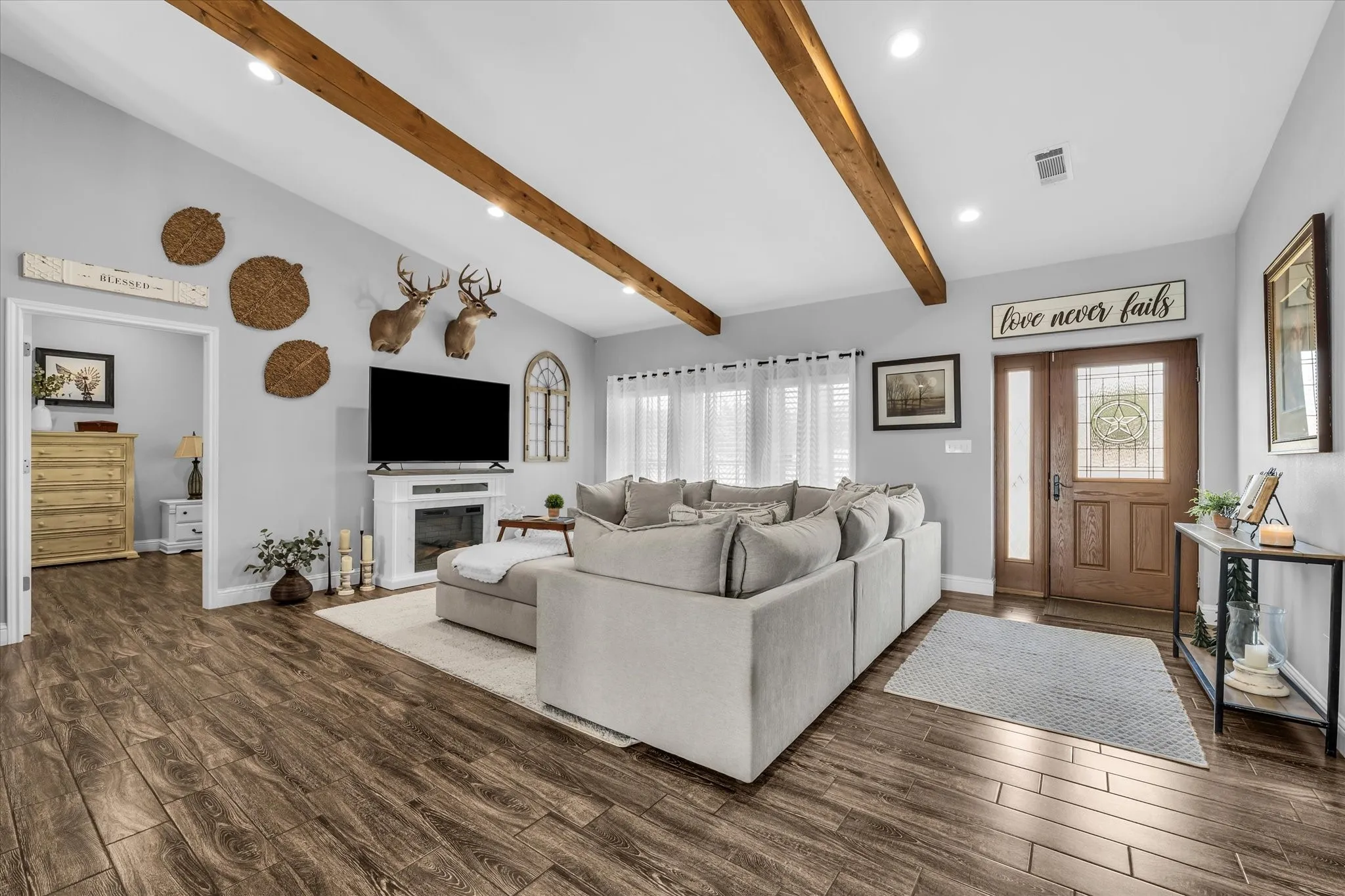 Single Family Residence For Sale in Mc Lennan County , 4175 Eddy Gatesville Parkway, Moody, Texas 76557, 2 Bedroom, 2 Bathroom, 3 Garage spaces, 2,534 Sqft, built in 2019, mls#21373903, Real Estate Agent in Moody, Homes For Sale in Mc Lennan county, Homes For Sale in Moody, Realtor in Moody Texas, Real Estate Brokerage Independent Realty Texas, Luminita Cordes Realtor