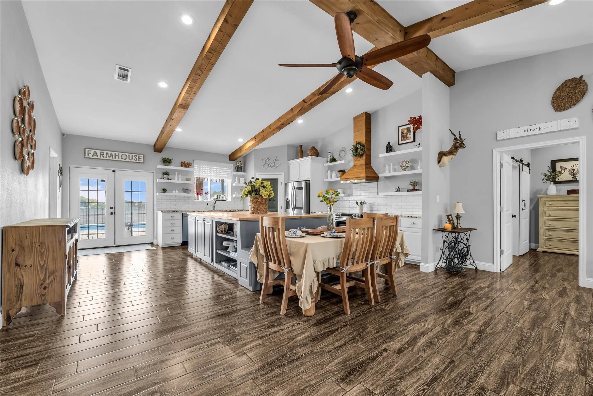 Single Family Residence For Sale in Mc Lennan County , 4175 Eddy Gatesville Parkway, Moody, Texas 76557, 2 Bedroom, 2 Bathroom, 3 Garage spaces, 2,534 Sqft, built in 2019, mls#21373903, Real Estate Agent in Moody, Homes For Sale in Mc Lennan county, Homes For Sale in Moody, Realtor in Moody Texas, Real Estate Brokerage Independent Realty Texas, Luminita Cordes Realtor